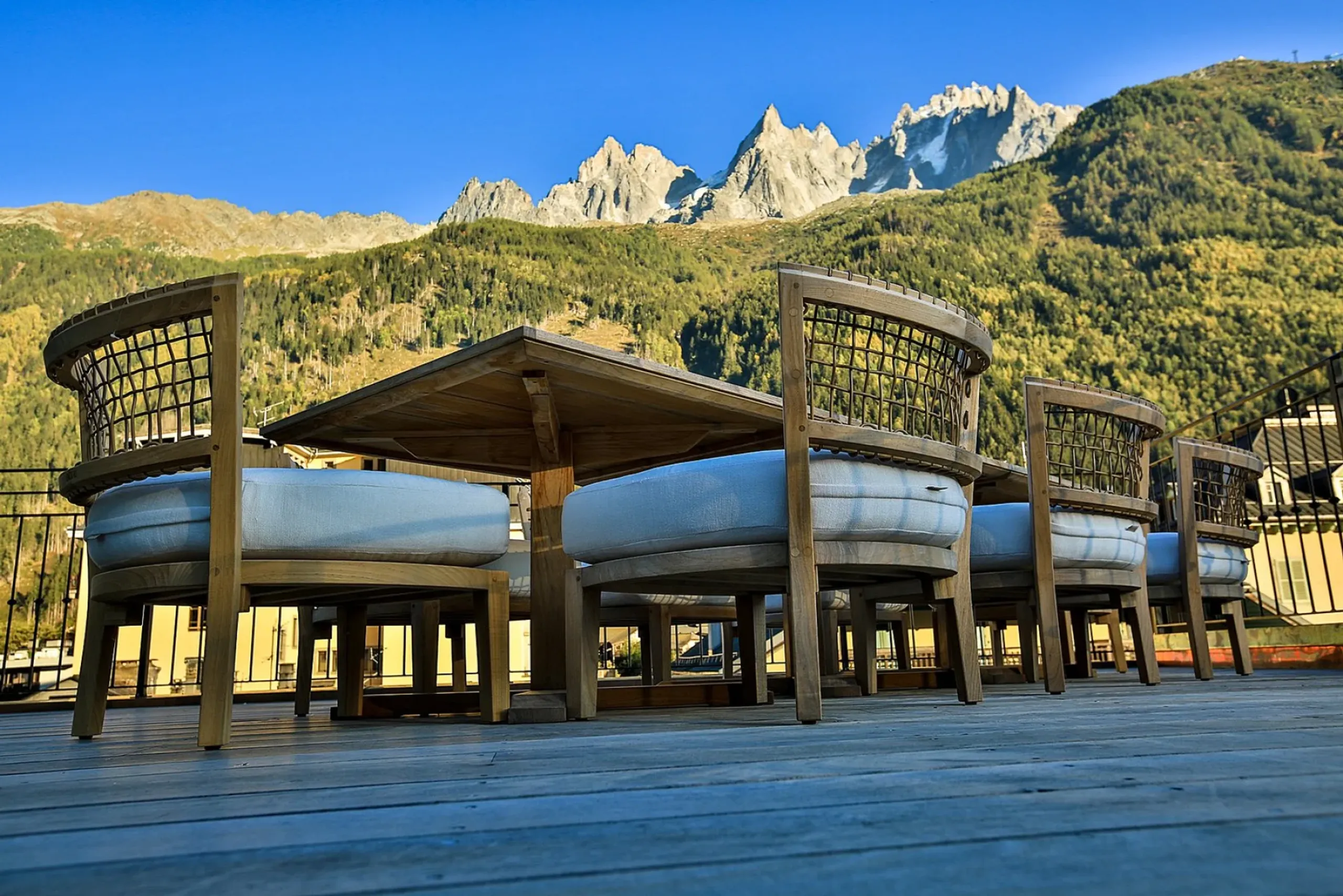 Exceptional 439m² Art Deco Penthouse in Chamonix with Roof Terrace & Mont Blanc Panorama — photograph 5