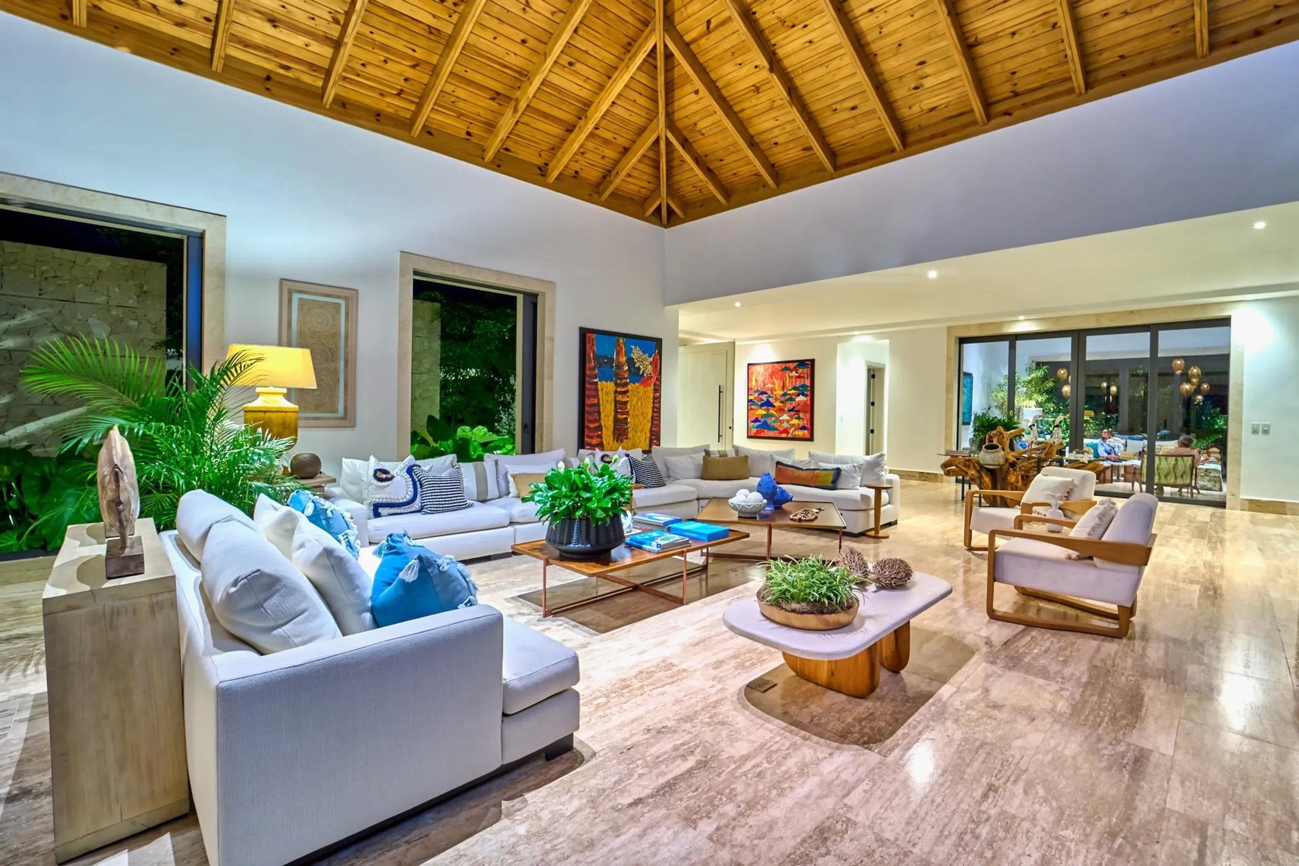 Deluxe Newly Built Paradise with Private Pool and Modern Amenities — photograph 6