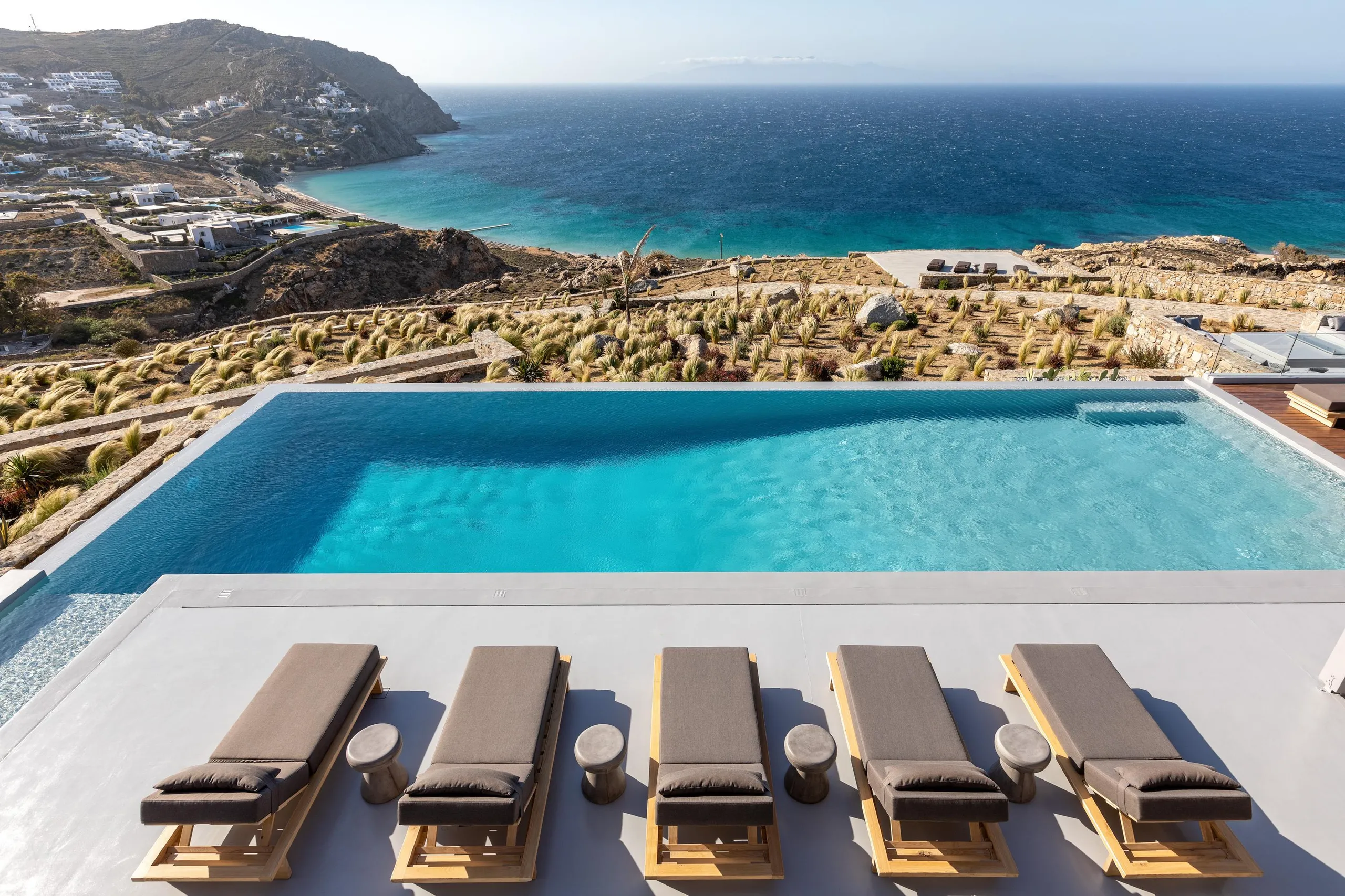 Luxury Mykonos Villa: Breathtaking Views, Modern Design, and Unparalleled Comfort — photograph 5