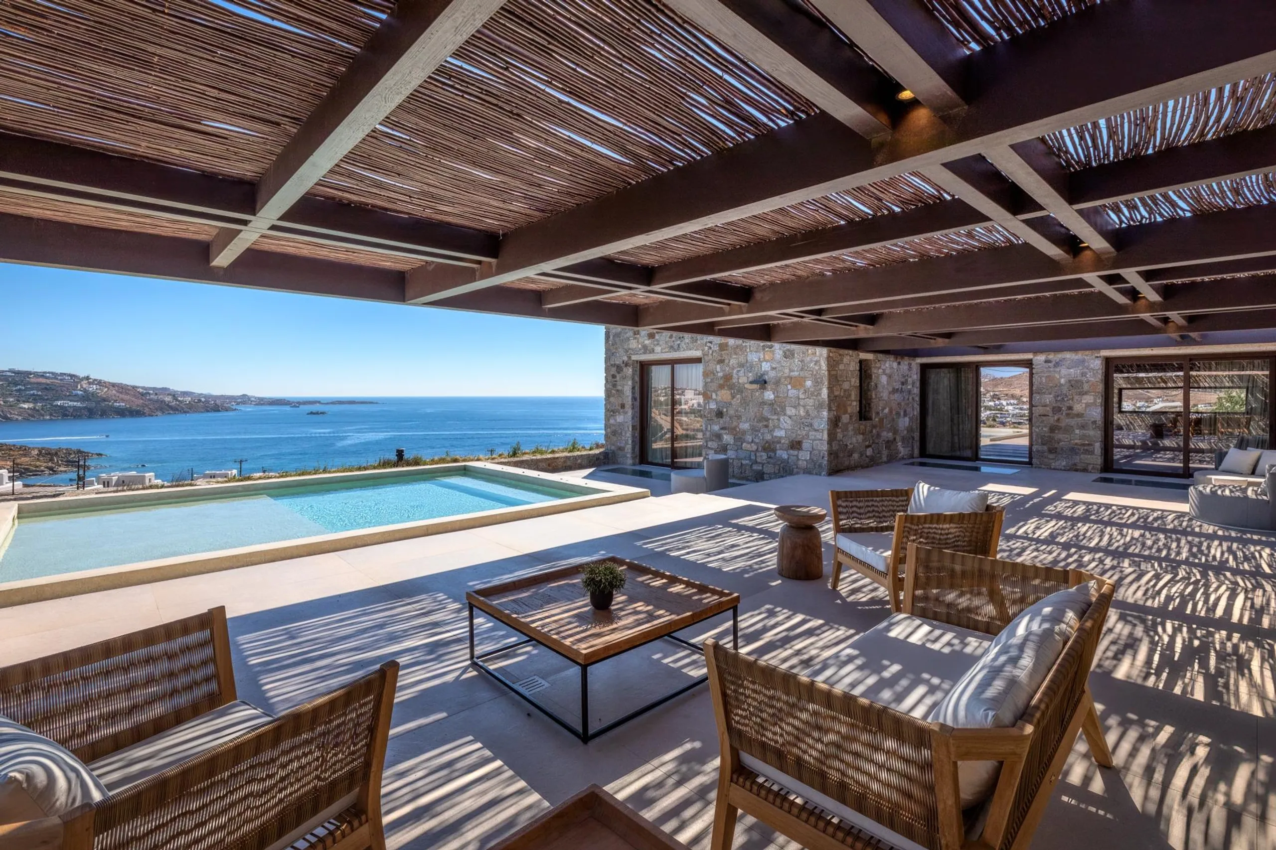 Sumptuous Seaview Villa with Majestic Pool and Views — photograph 6
