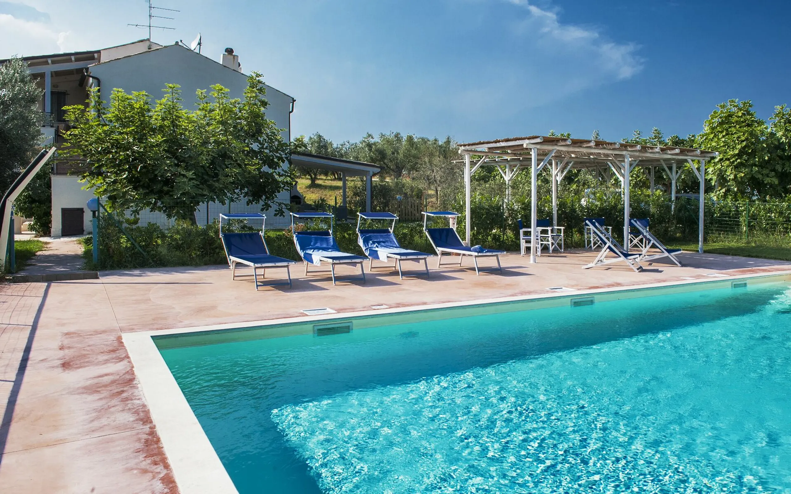 Marvelous Hilltop Villa with Great Views to the Adriatic Sea and Mountains — photograph 3