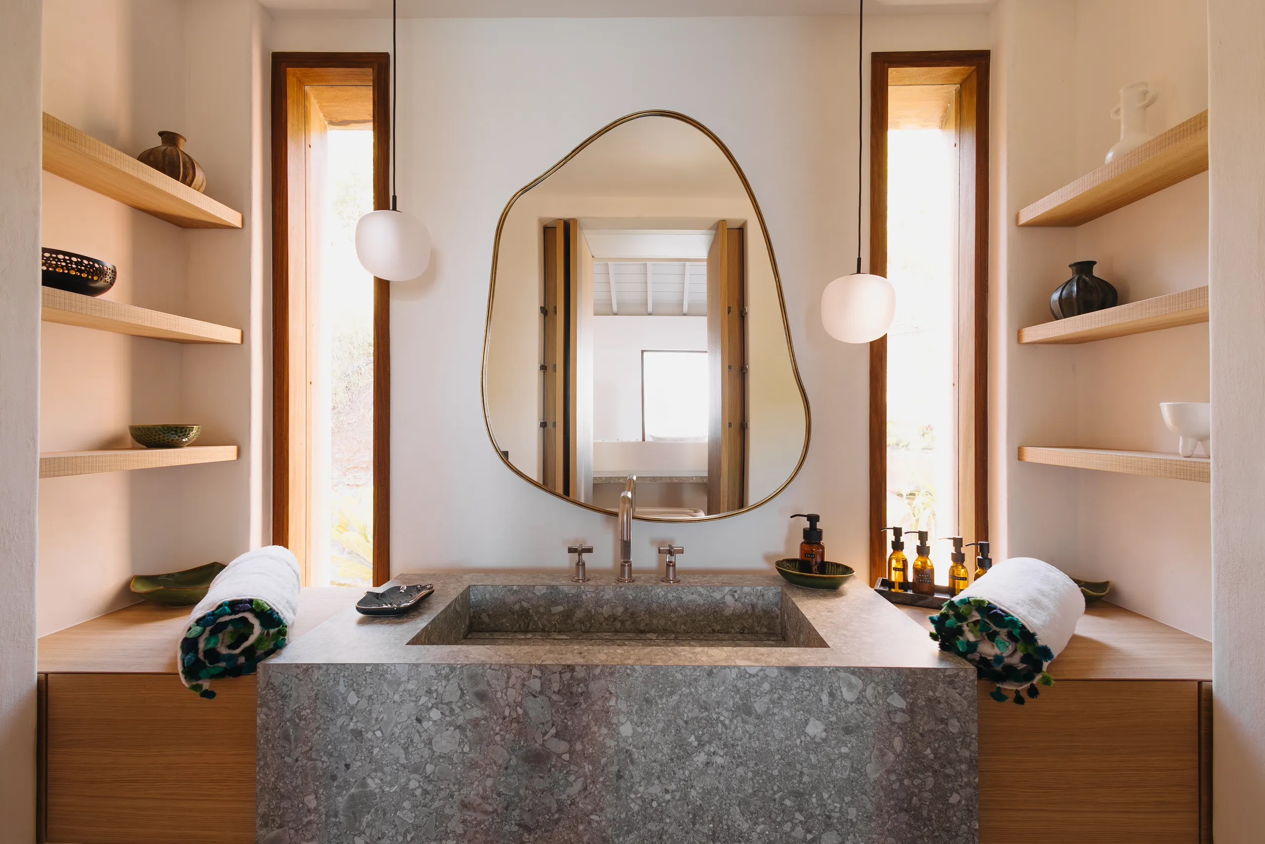 Impeccably Designed Villa Private Pool, Garden, Open Living & Coastal Views — photograph 9