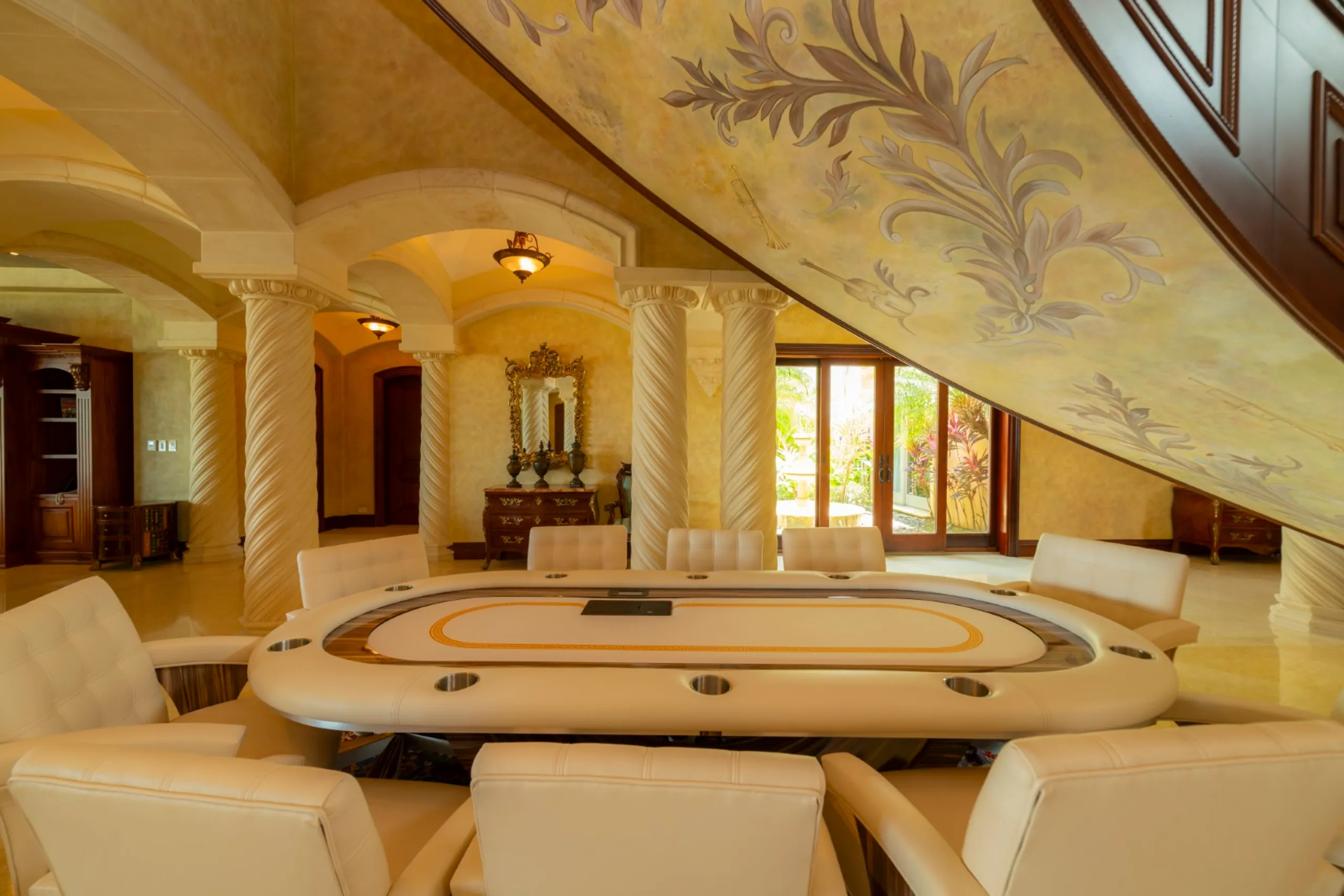 Grand Los Sueños 10-Bedroom Mansion with Infinity Pool, Helipad & Panoramic Views — photograph 12