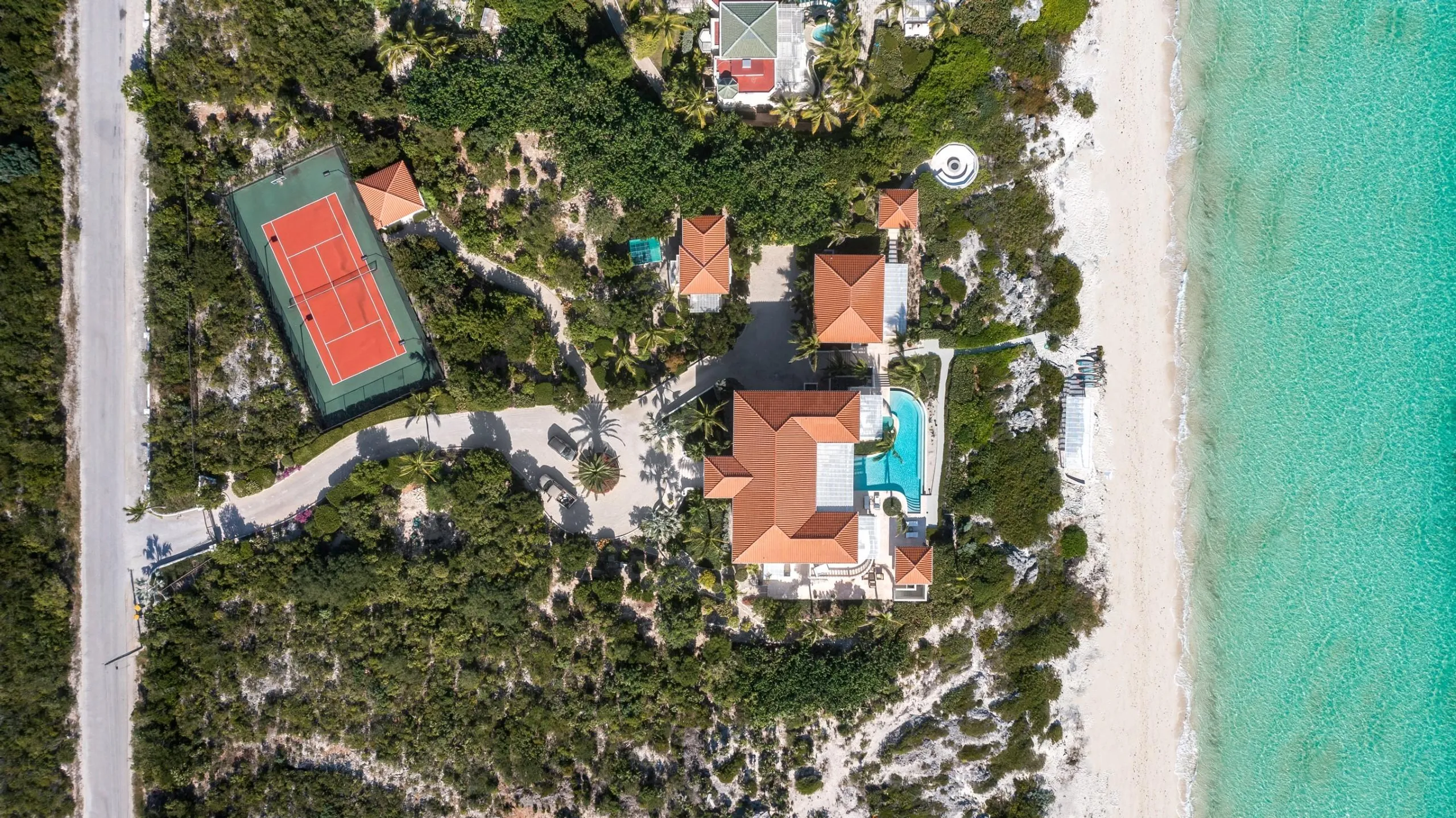Stunning Luxury Estate in Long Bay with Oceanfront Views, Tennis, and Private Infinity Pool — photograph 4