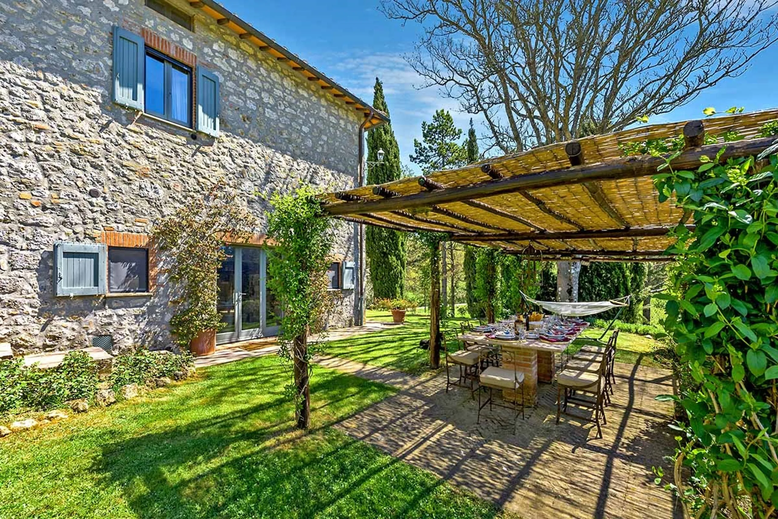 Enchanting Tuscan Heaven with Private Pool, Al Fresco and Gardens — photograph 8
