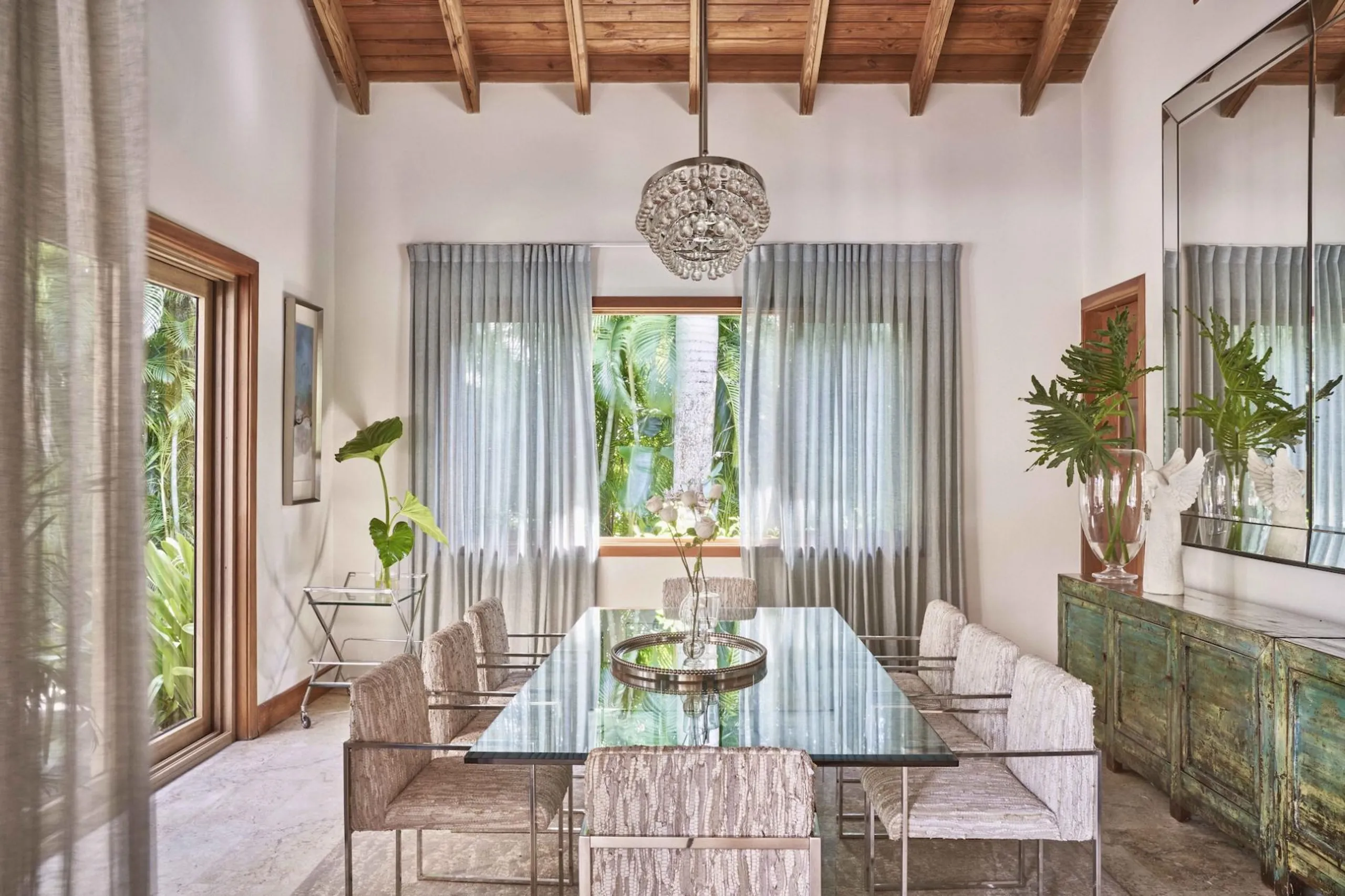 Elite Experience in Casa de Campo with Infinity-Edge Pool and Tropical Landscaping — photograph 9