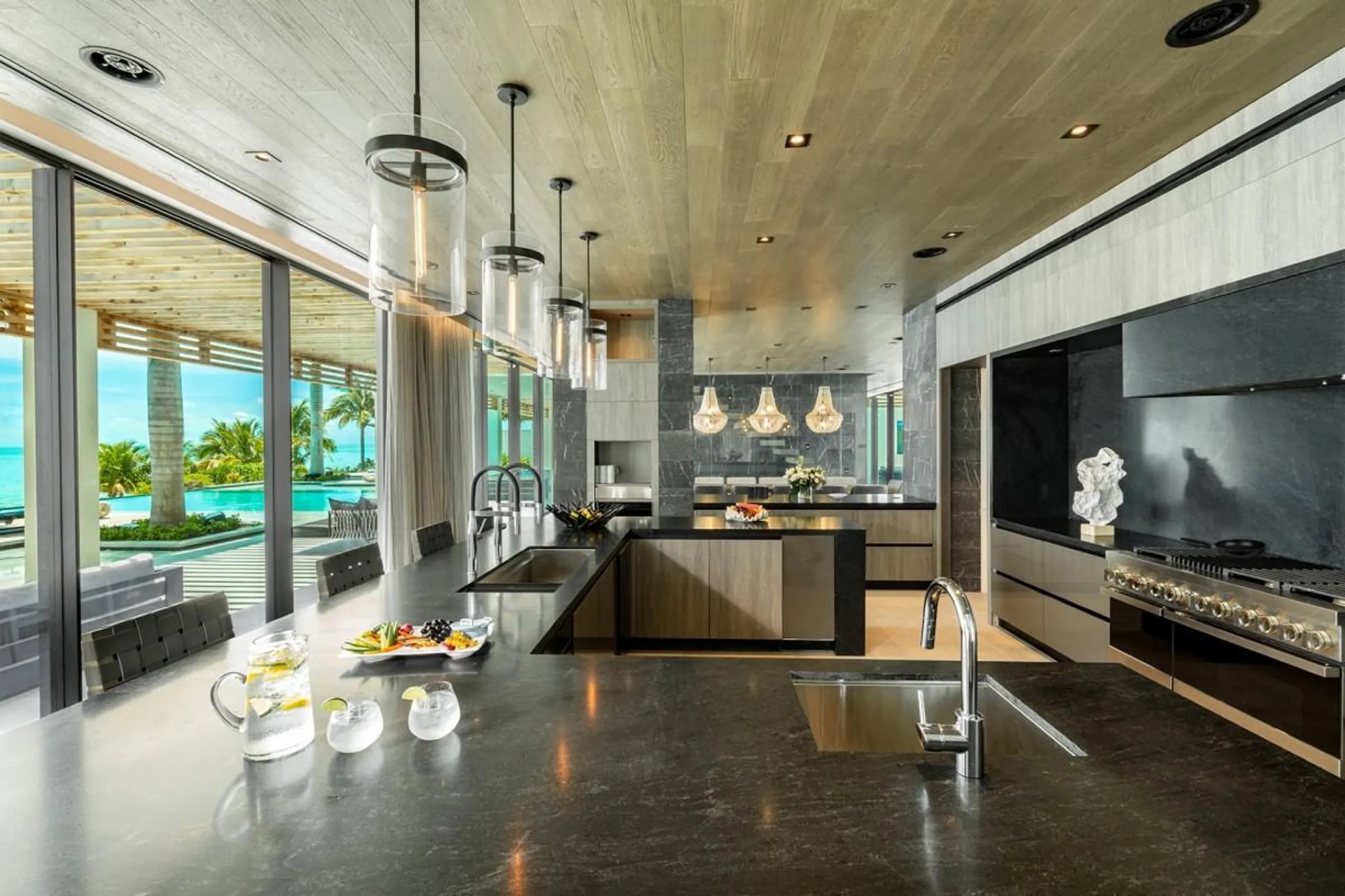 Private Contemporary Estate with Infinity Pool and Panoramic Ocean Views — photograph 5
