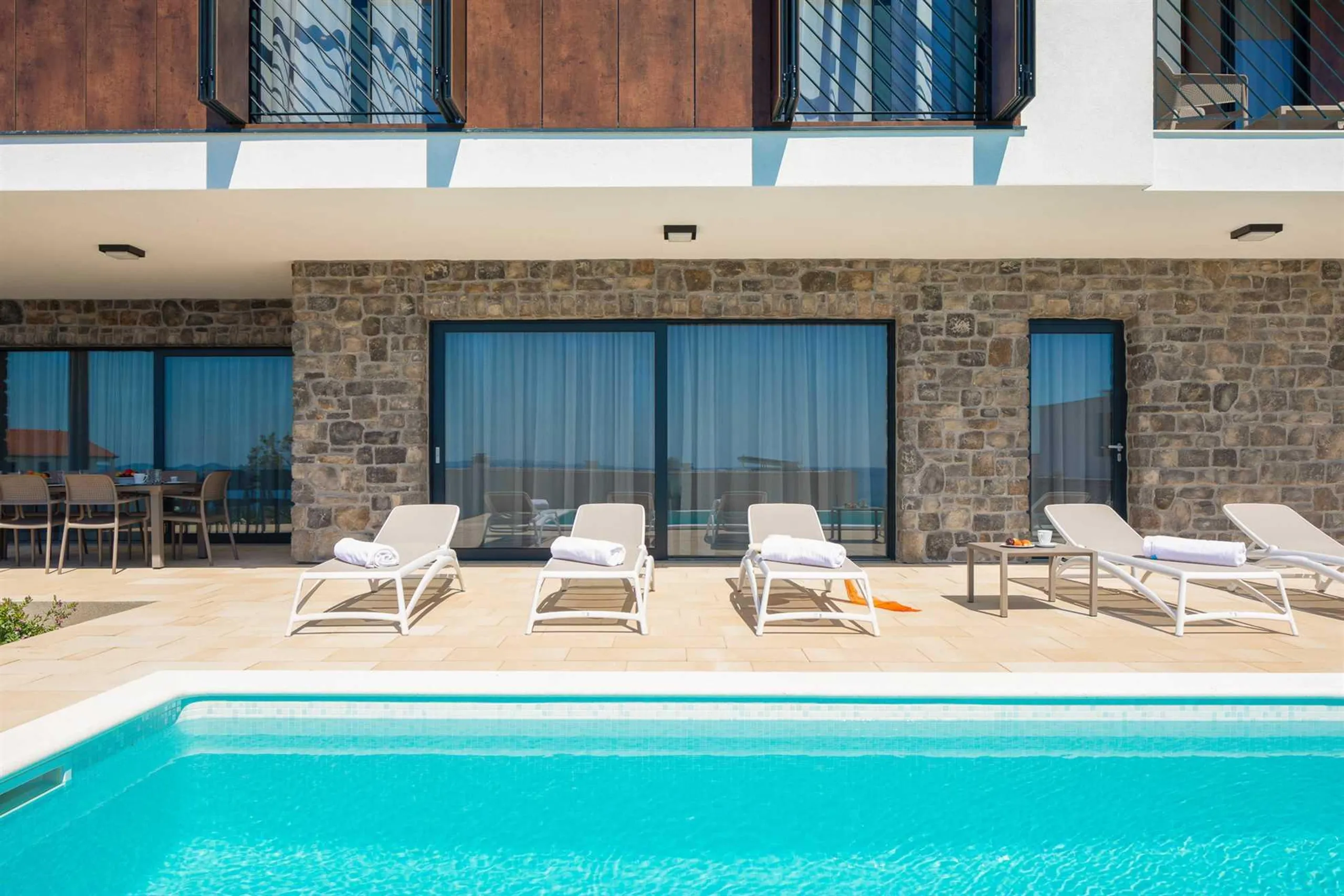 Sophisticated Contemporary Villa with Pool and Jacuzzi near Primosten Beach — photograph 5