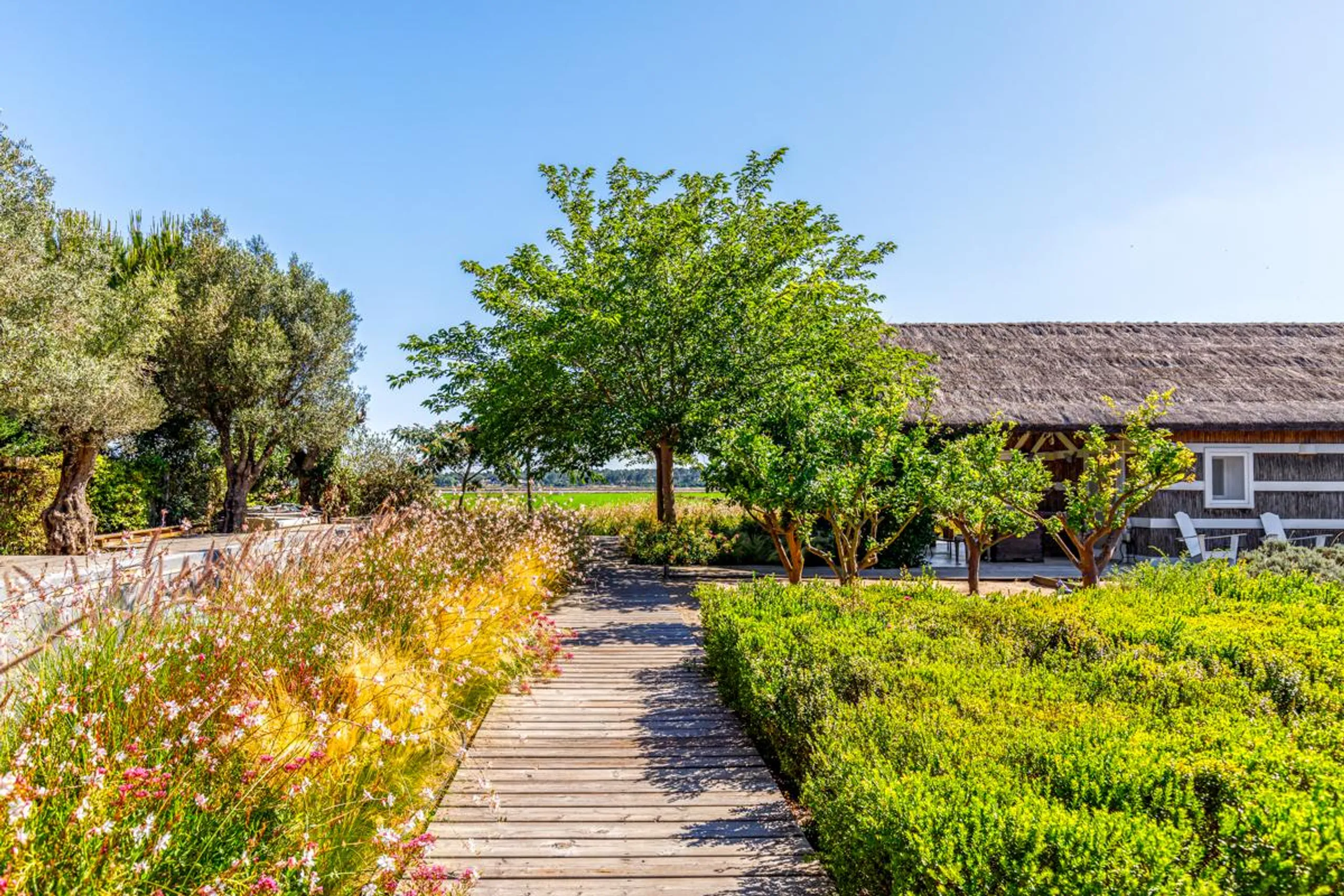 Deluxe Artistic Villa with Private Swimming Pool and Panoramic Views — photograph 12