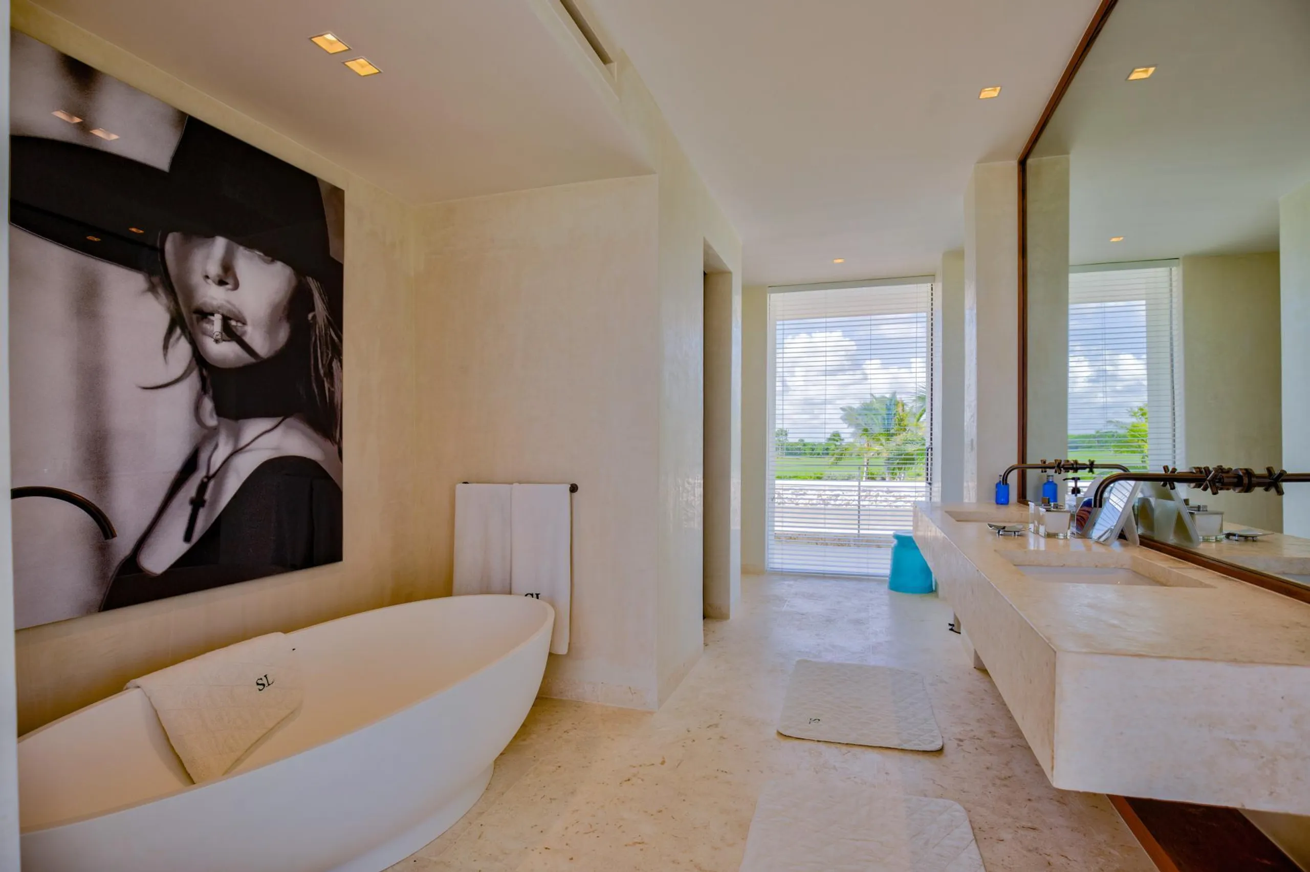 Exquisite Villa with Private Pool Overlooking the 10th Hole of Corales Golf Course — photograph 9