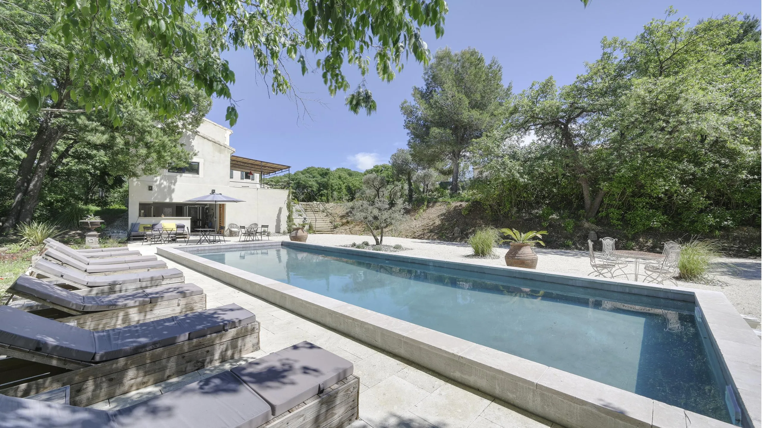 Oasis Calm Retreat with Pool and picturesque mountain view, France