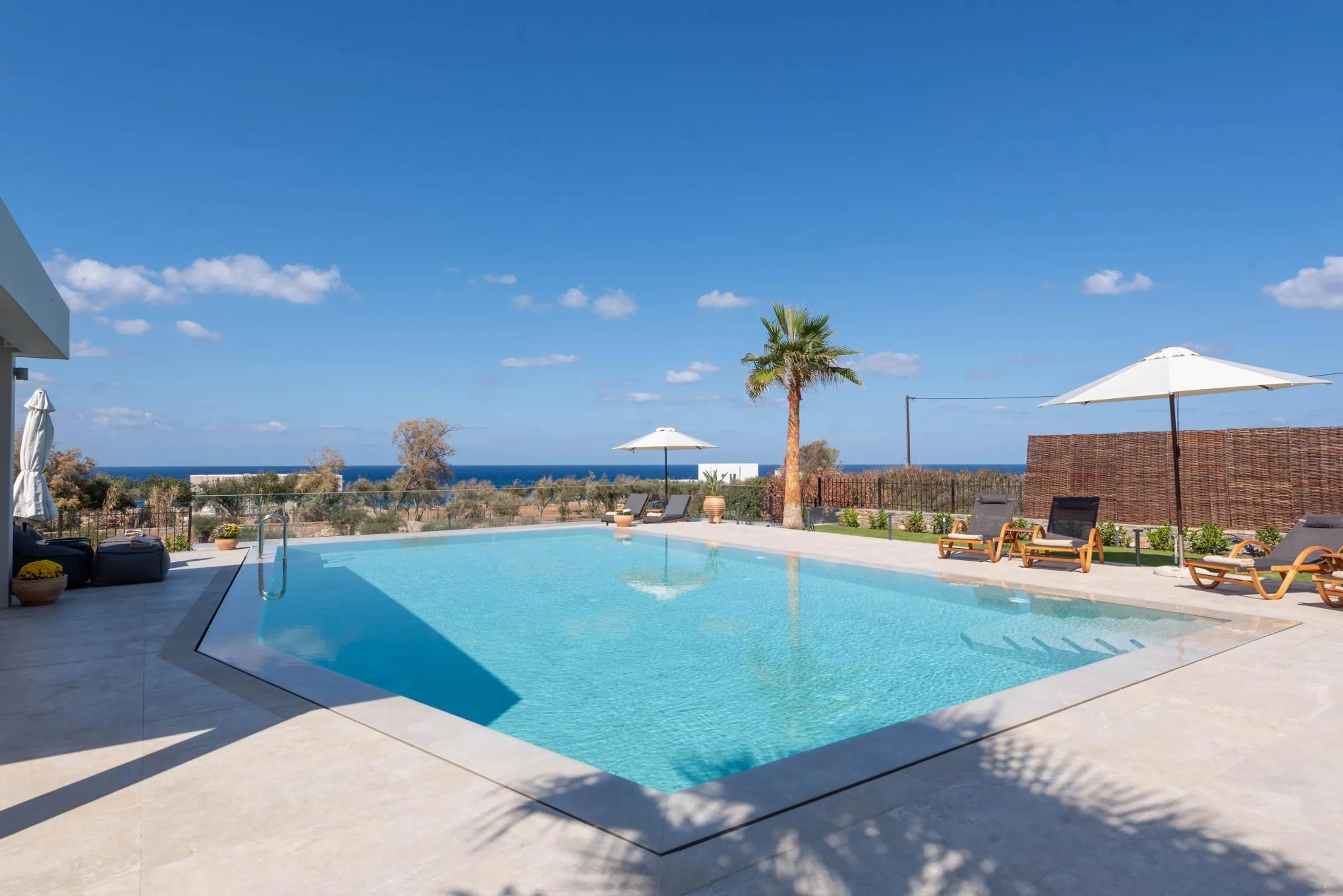 Luxurious 6-Bedroom Villa with Pool, Sea Views & Walkable Beach Access — photograph 12