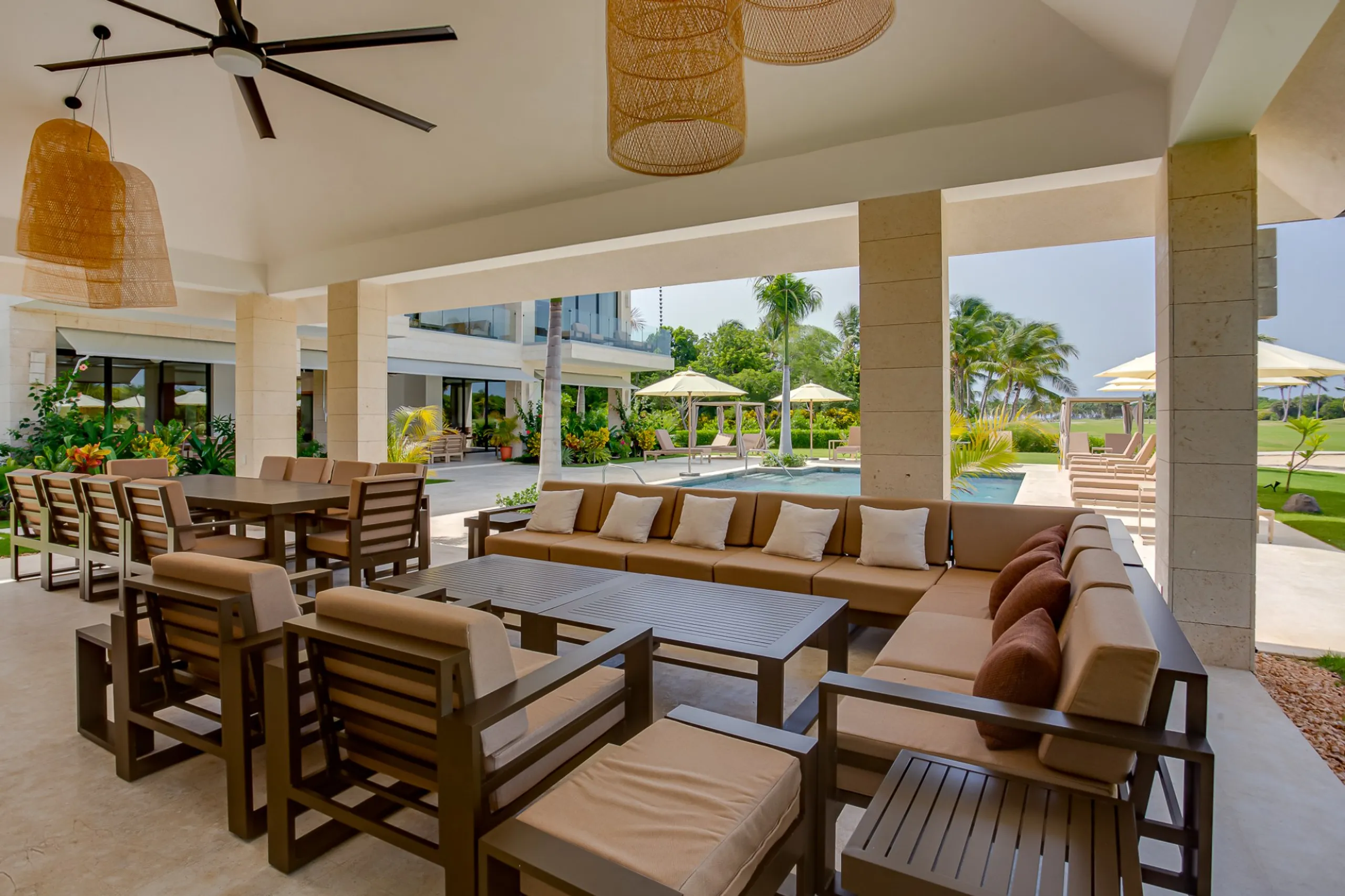 Tropical 7 Bedroom Luxury Villa with Private Pool, and Golf Course Access — photograph 9