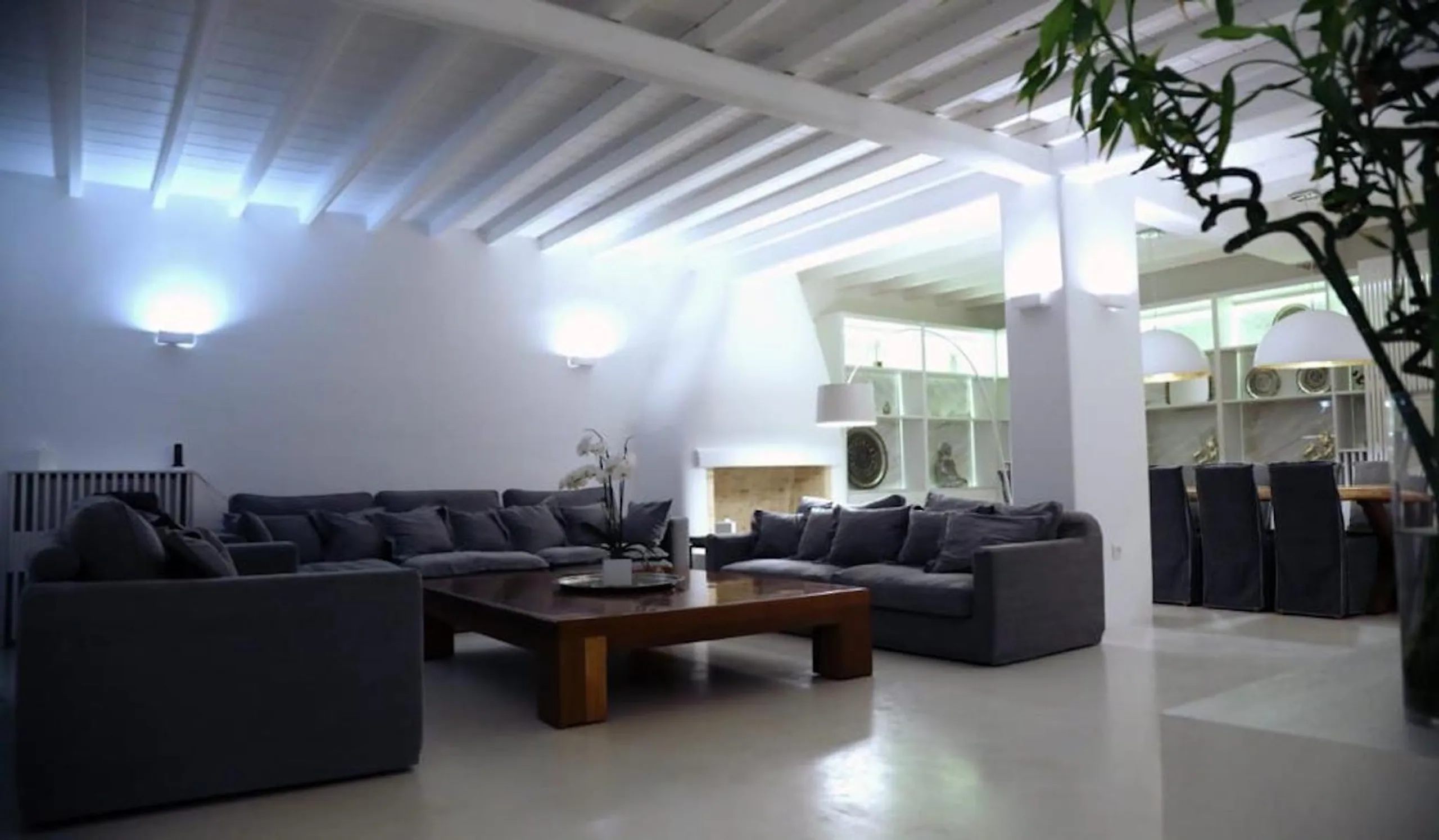 Swanky Mykonos Villa with Walks to Beach — photograph 7