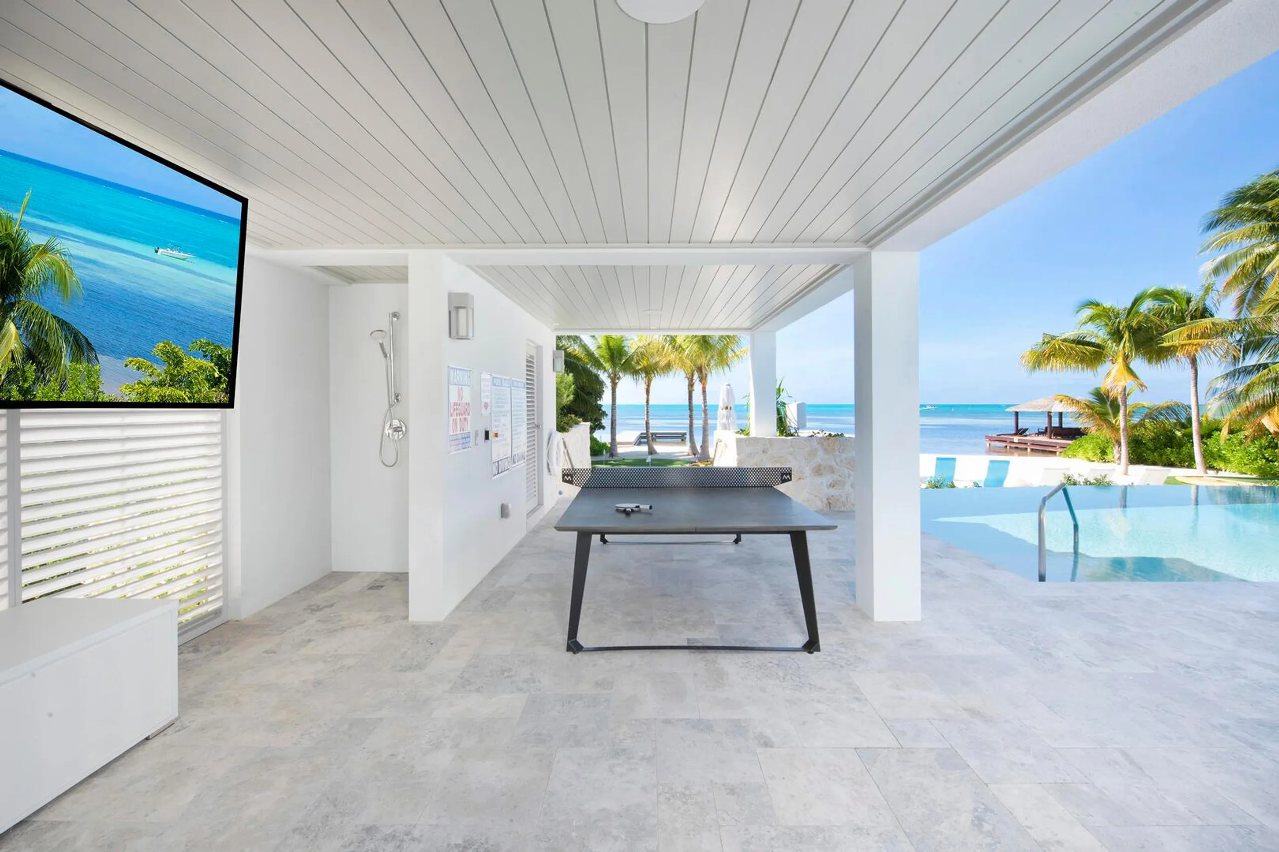 Cayman Ocean Front Grand Estate with Infinity Pool and Incredible Ocean Views — photograph 11