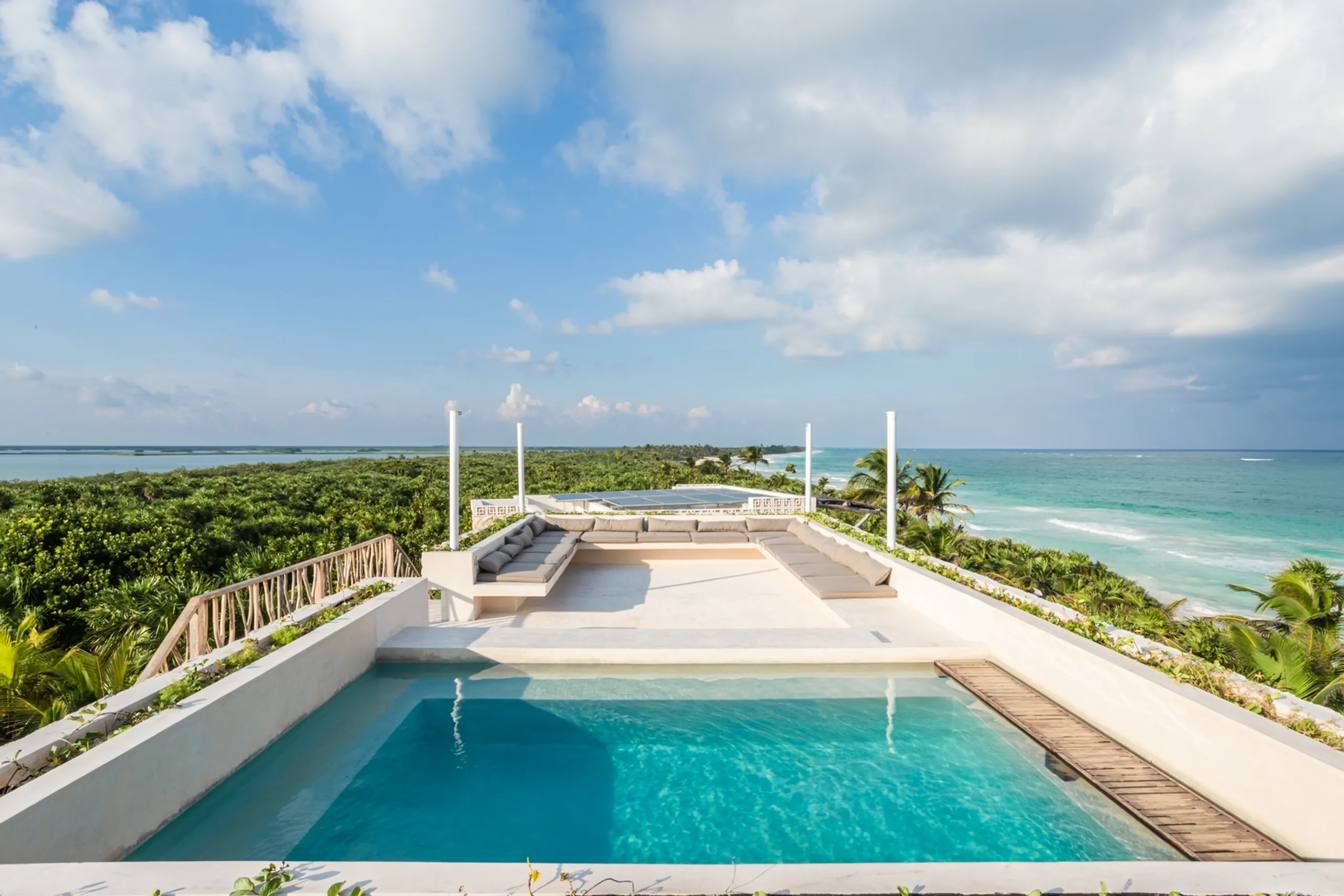 Breathtaking Sian Ka’an Beach Villa: Oceanfront, Rooftop Pool & Jungle Escape — photograph 2