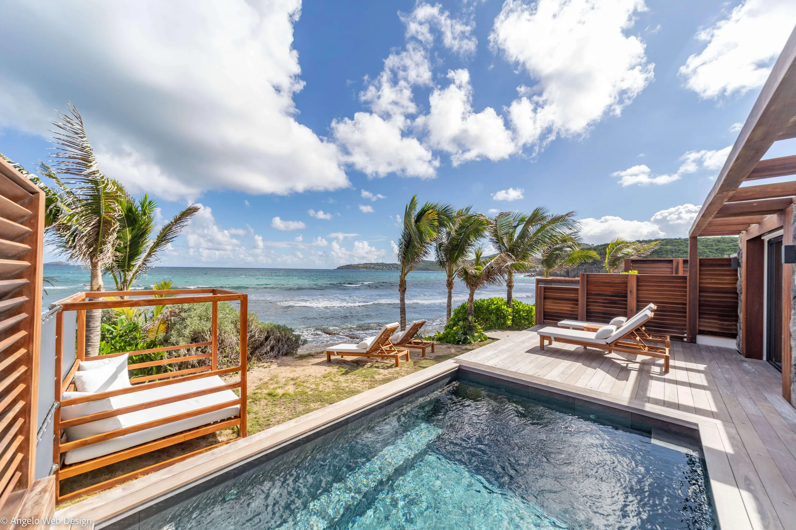 Exquisite Oceanside Villa with Private Pool and Walks to Beach — photograph 4