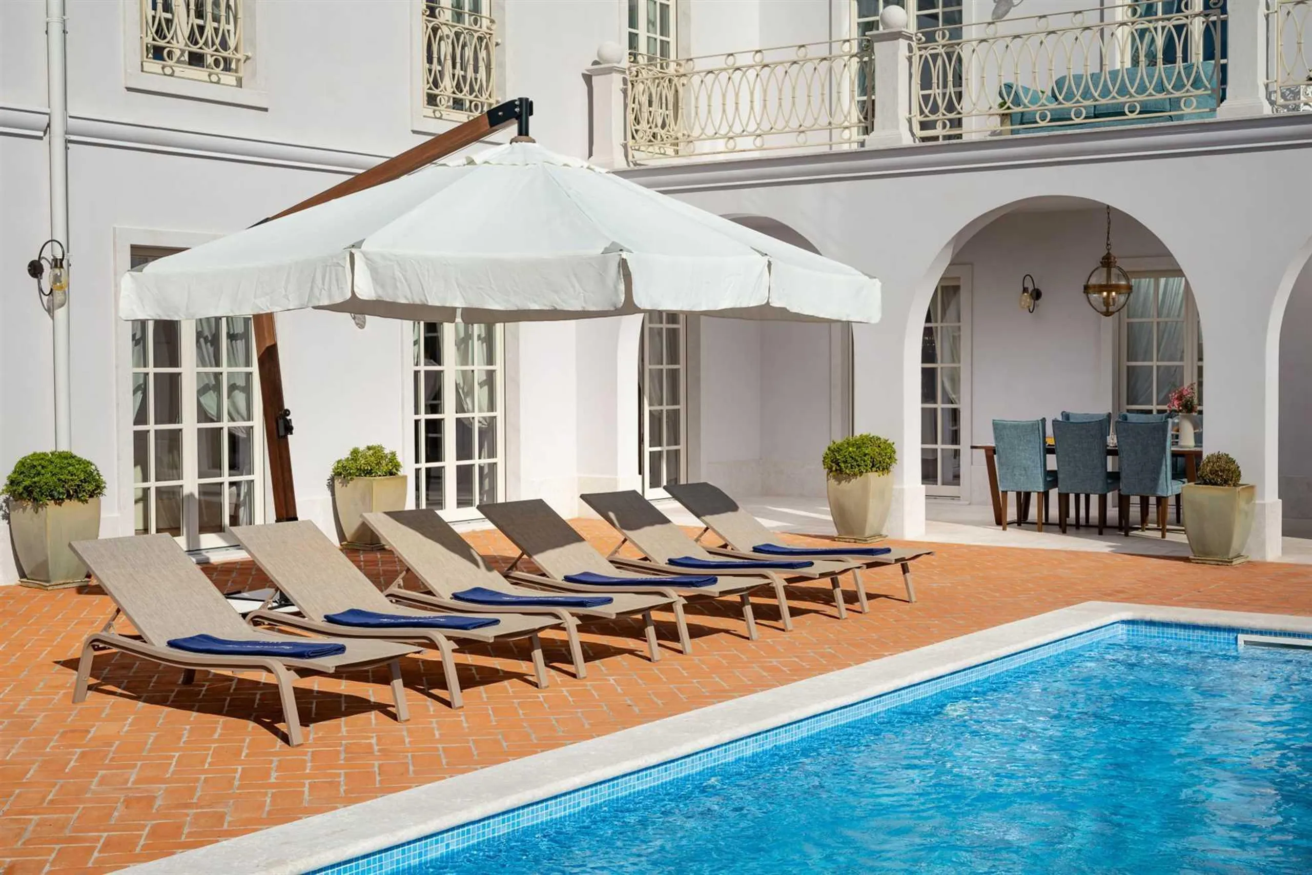 Majestic Villa with Private Pool and Stunning Garden — photograph 4