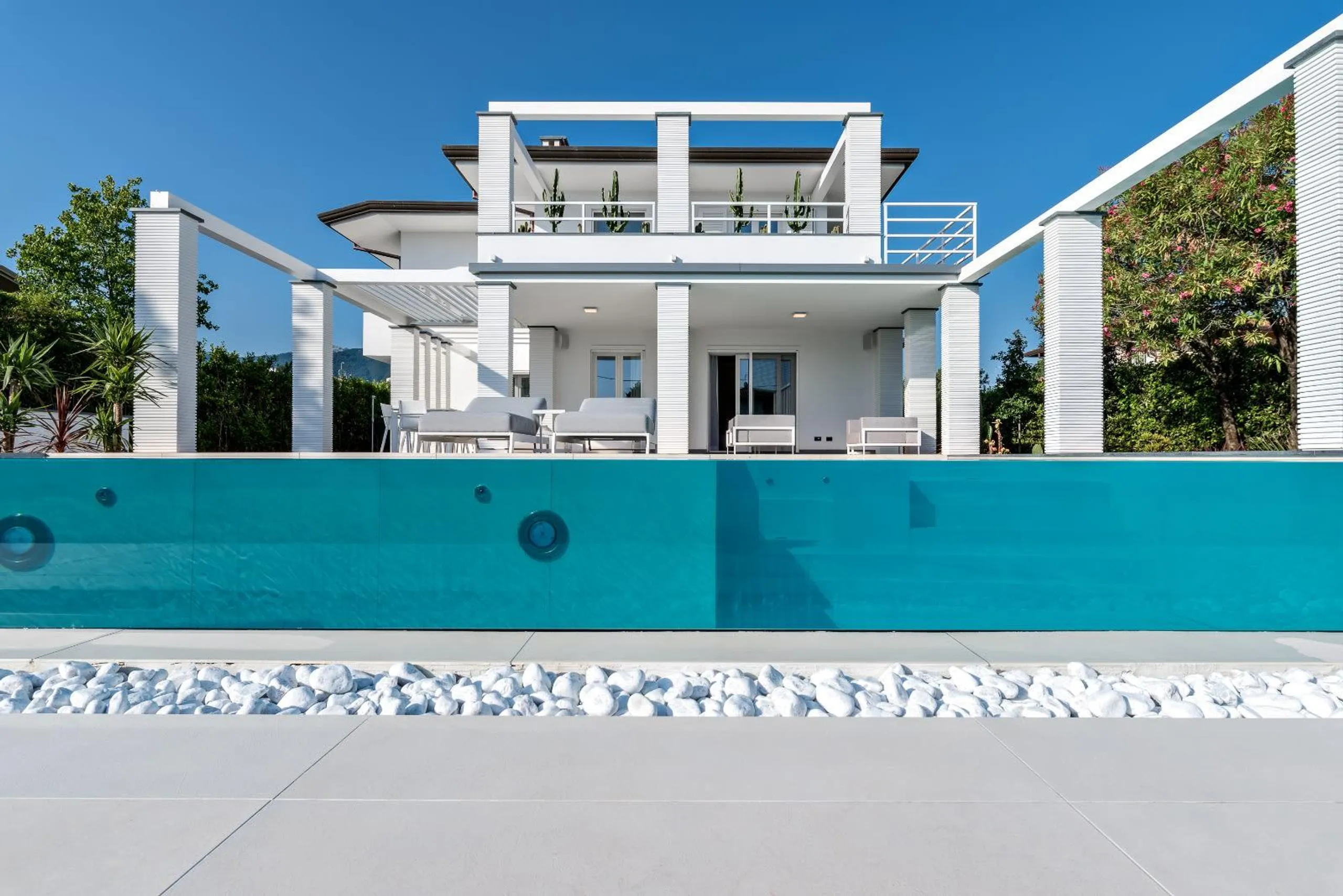 High-End Villa in Versilia with Private Heated Pool, and Steps from the Beach — photograph 2