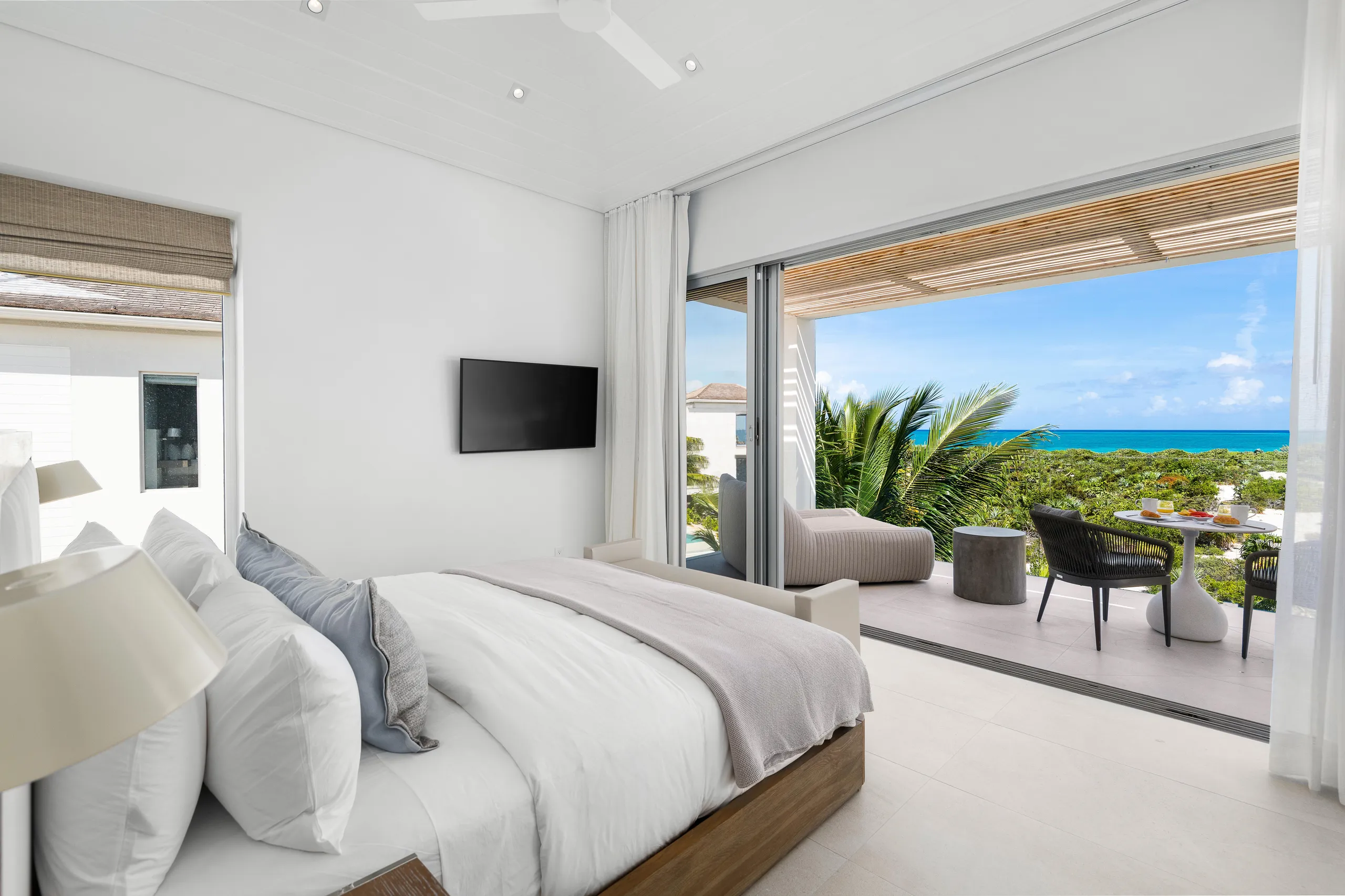 Elegant Luxe Estate in Turks & Caicos with Breathtaking Views of Grace Bay Beach — photograph 11