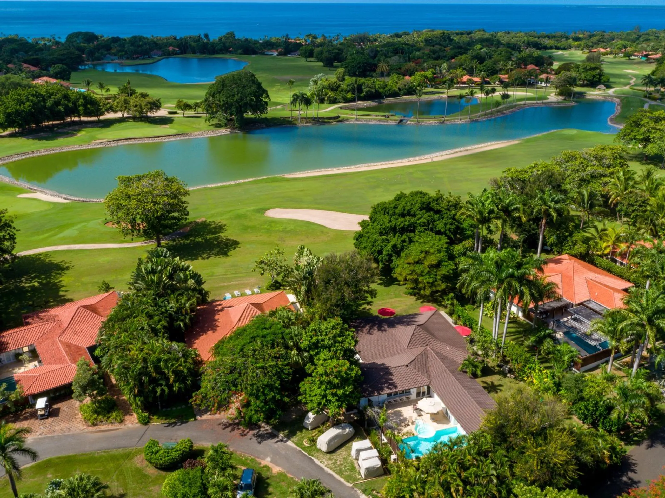 Posh Paradise Estate with Private Pool and Stunning Views — photograph 3
