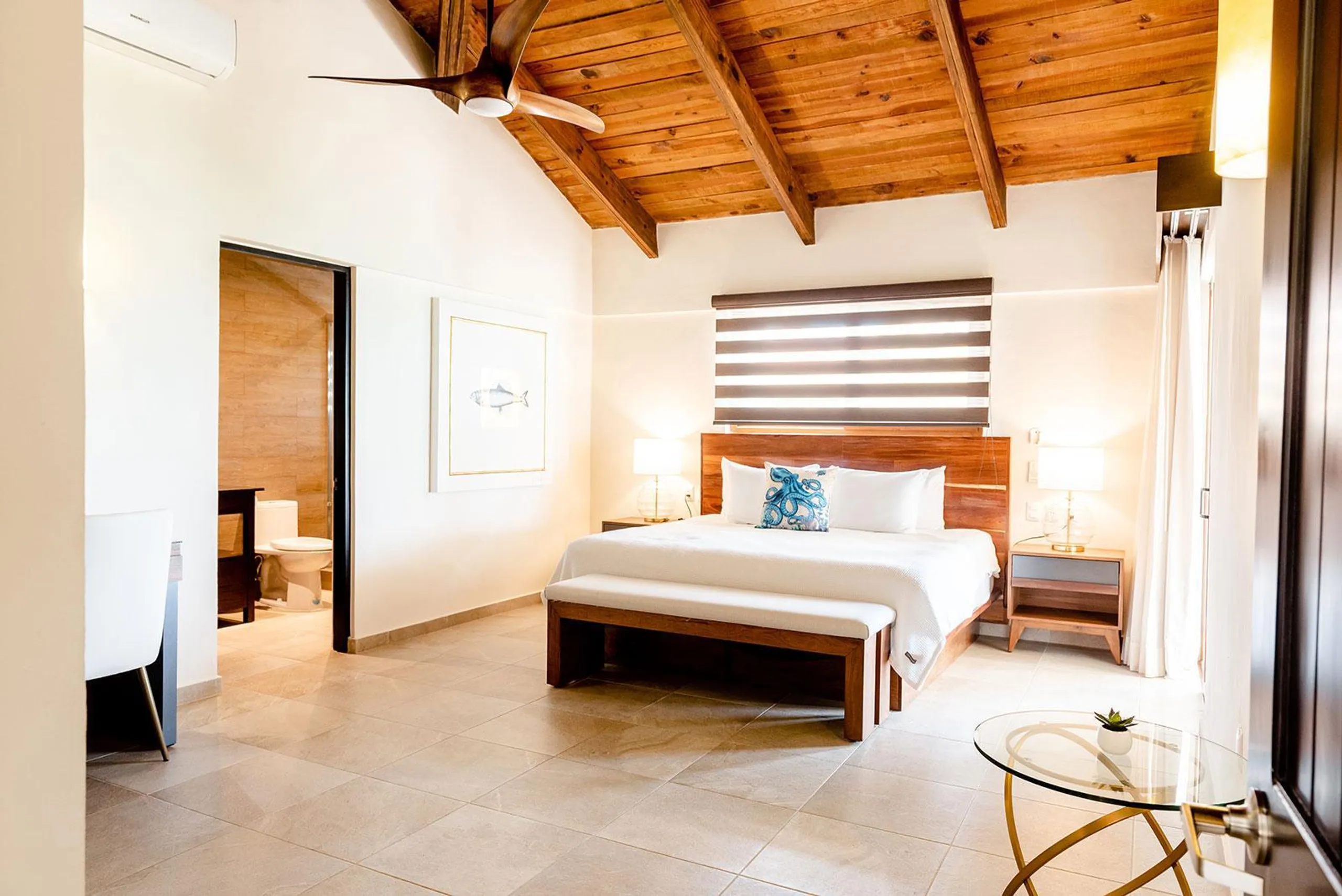 Luxury Beach Front Villa with Private Plunge Pool and Magnificent Ocean Views — photograph 9