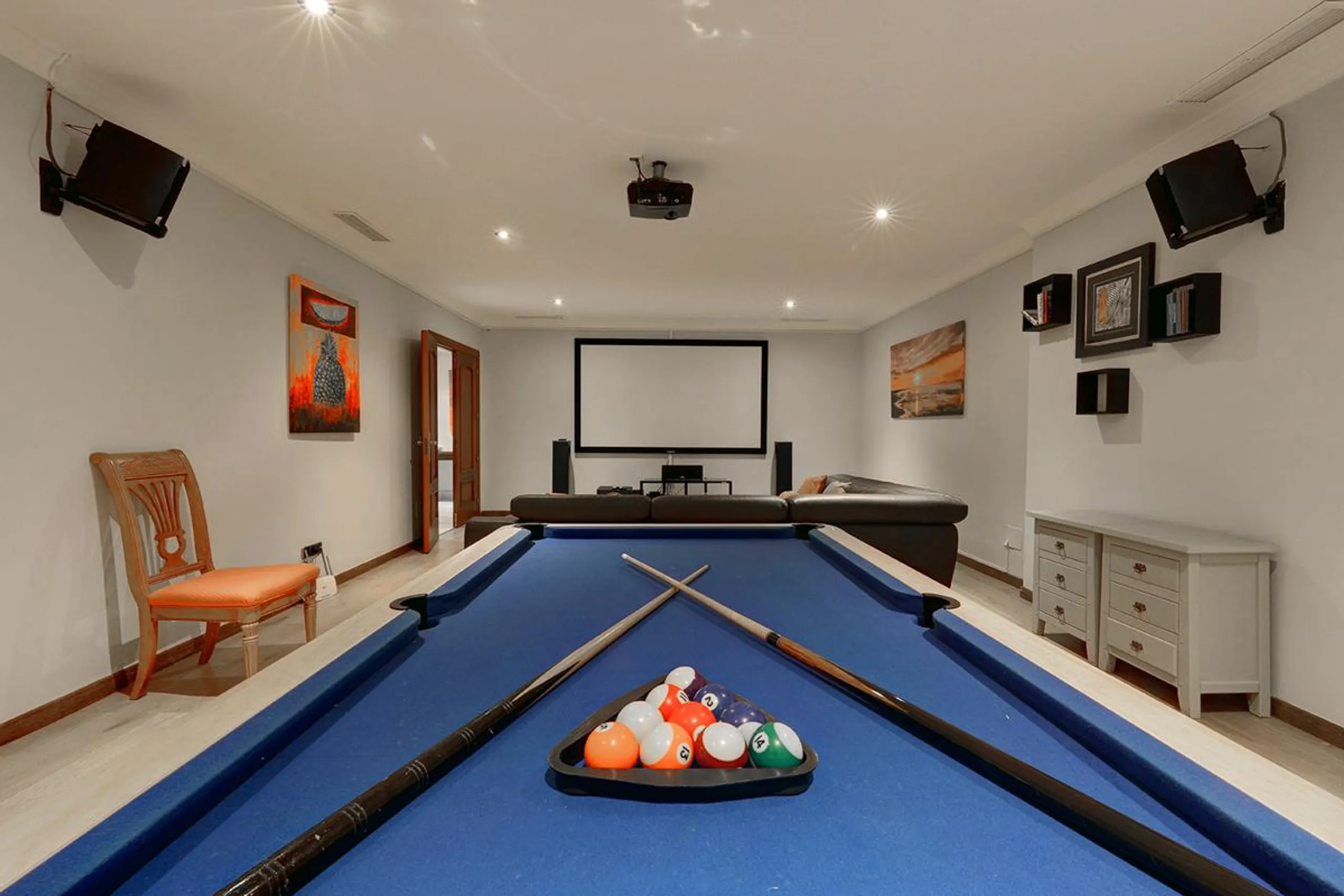 Tranquil  Countryside Villa with Heated Pool and Scenic Country Location — photograph 8