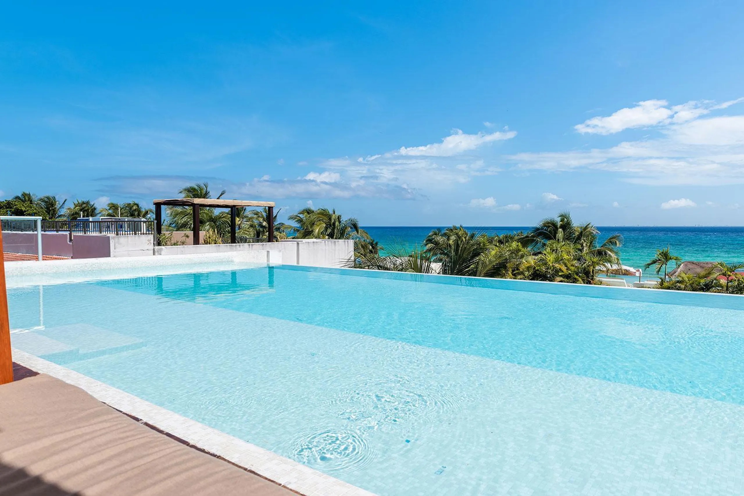 Panoramic Luxe Retreat with Infinity Pool Stunning Ocean Vistas and Serenity, Playa del Carmen