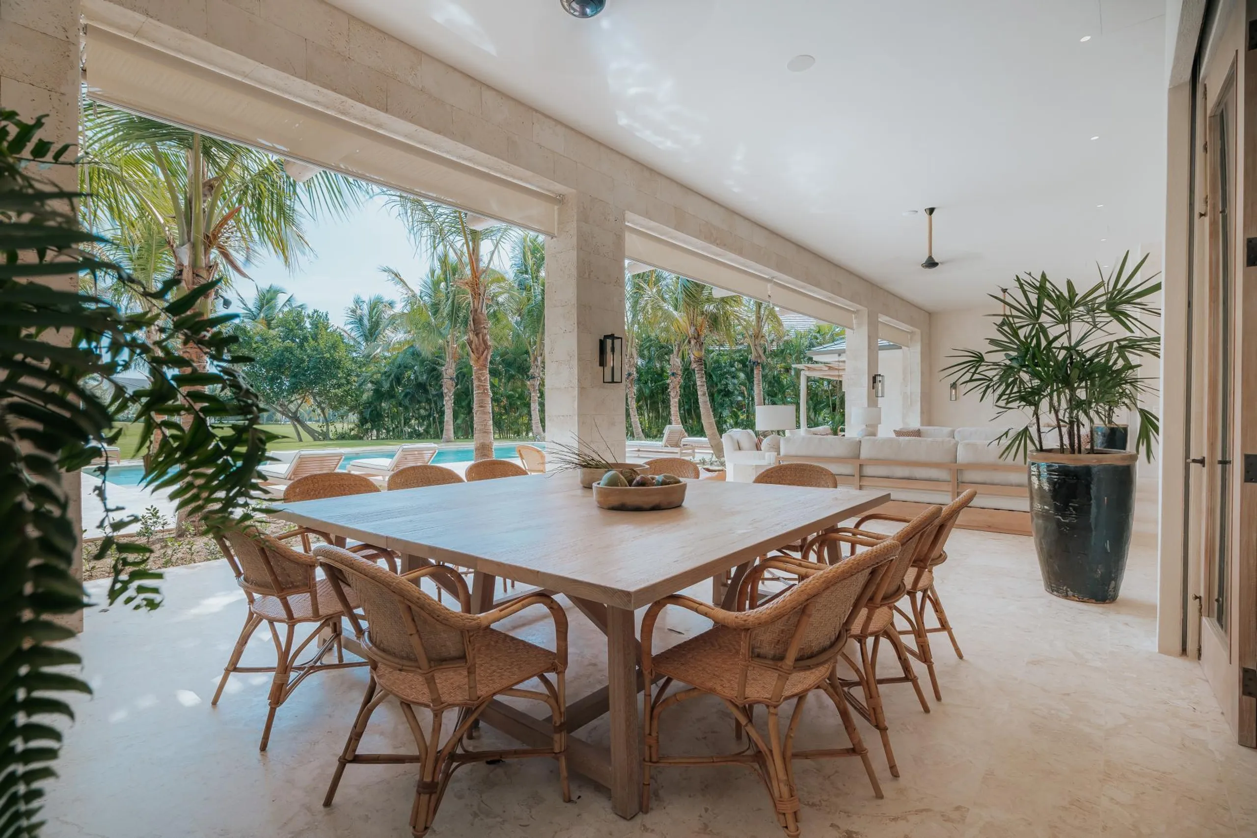 Newly Built Villa with Caribbean Flair, Private Pool, Garden and Golf Course Views — photograph 12