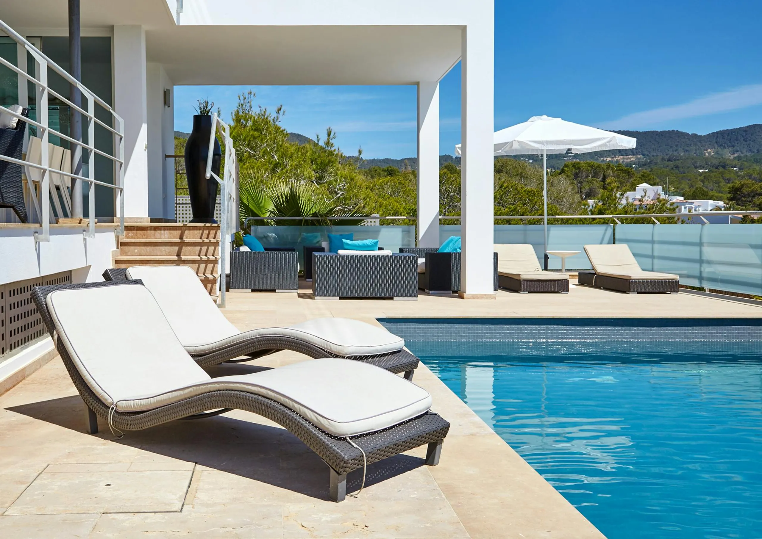 Shimmering Seaside Villa in Ibiza with Private Pool and Walks to Beach — photograph 6