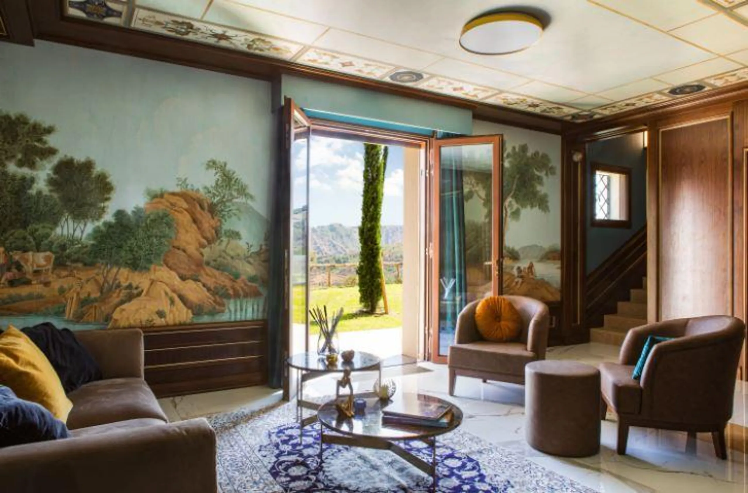 Classic Italian Luxury Estate with Private Pool and Stunning Gully Views — photograph 8