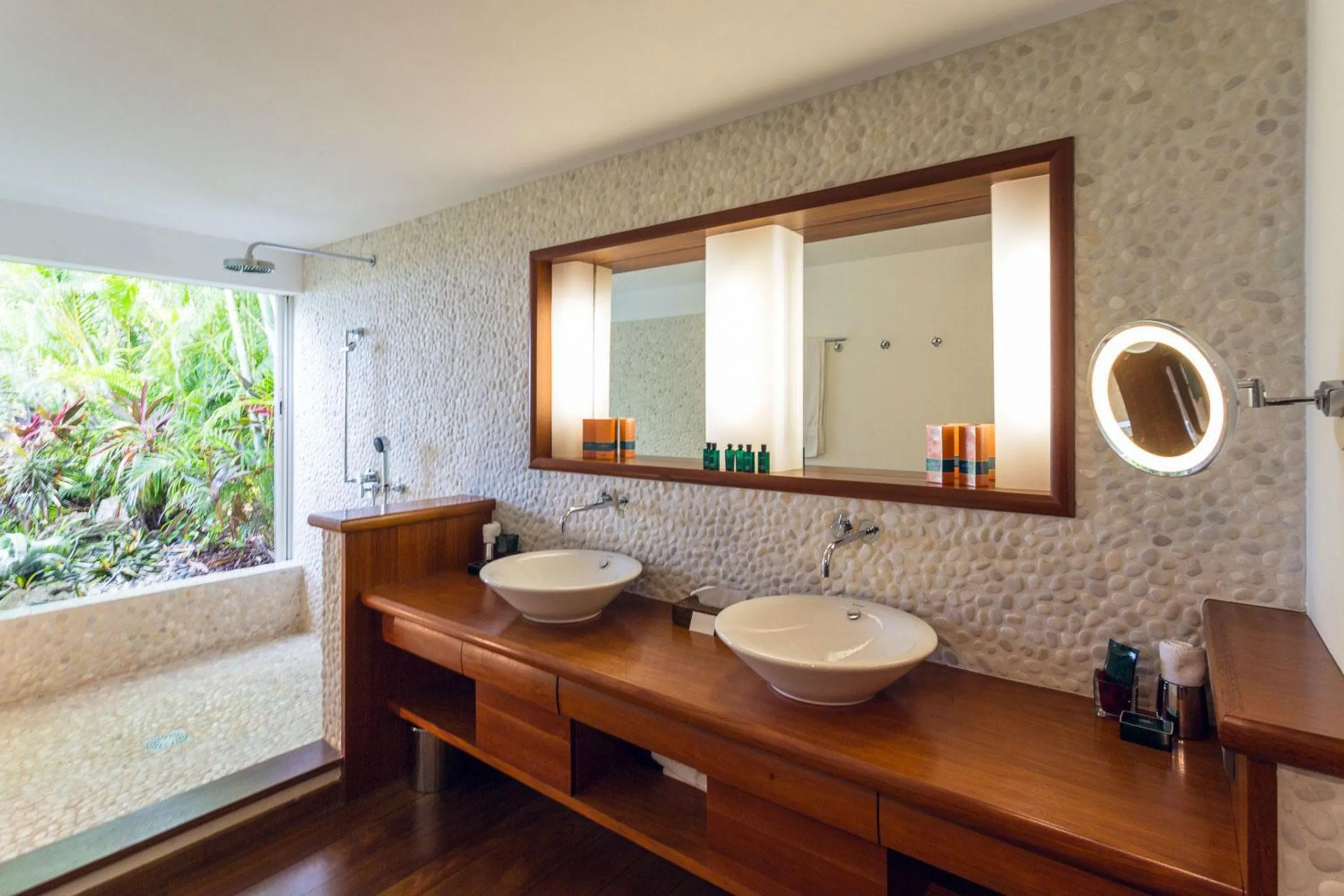 Luxurious Paradise Villa with Ocean Views and Private Pool — photograph 9