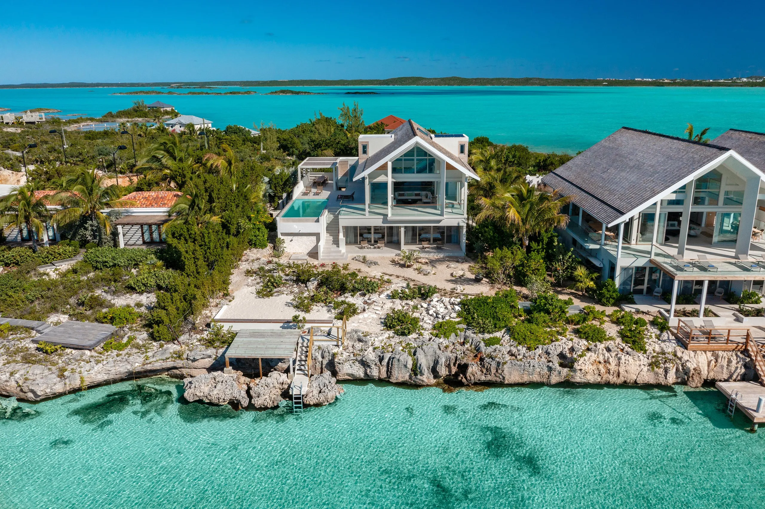 Sophisticated Villa in Sapodilla Bay with Infinity Pool and Stunning Coastal Views, Providenciales