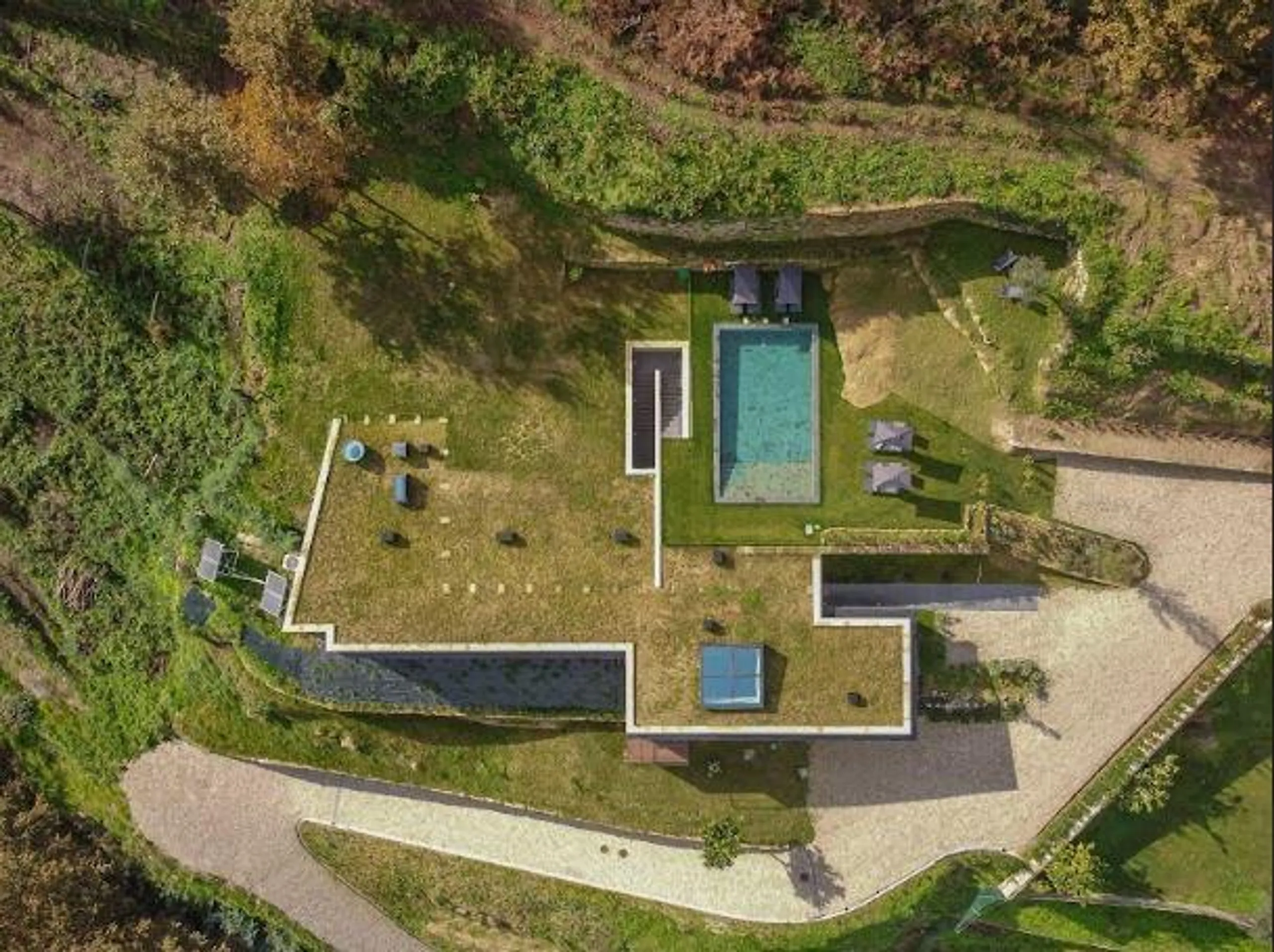 Stunning Luxury Estate with Private Pool and Panoramic River Views — photograph 11