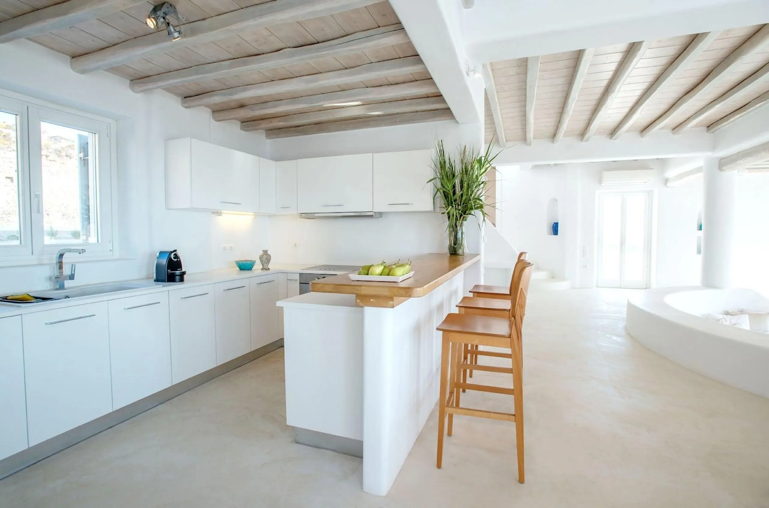 Sophisticated Mykonos Estate with Blue Water Pool — photograph 9