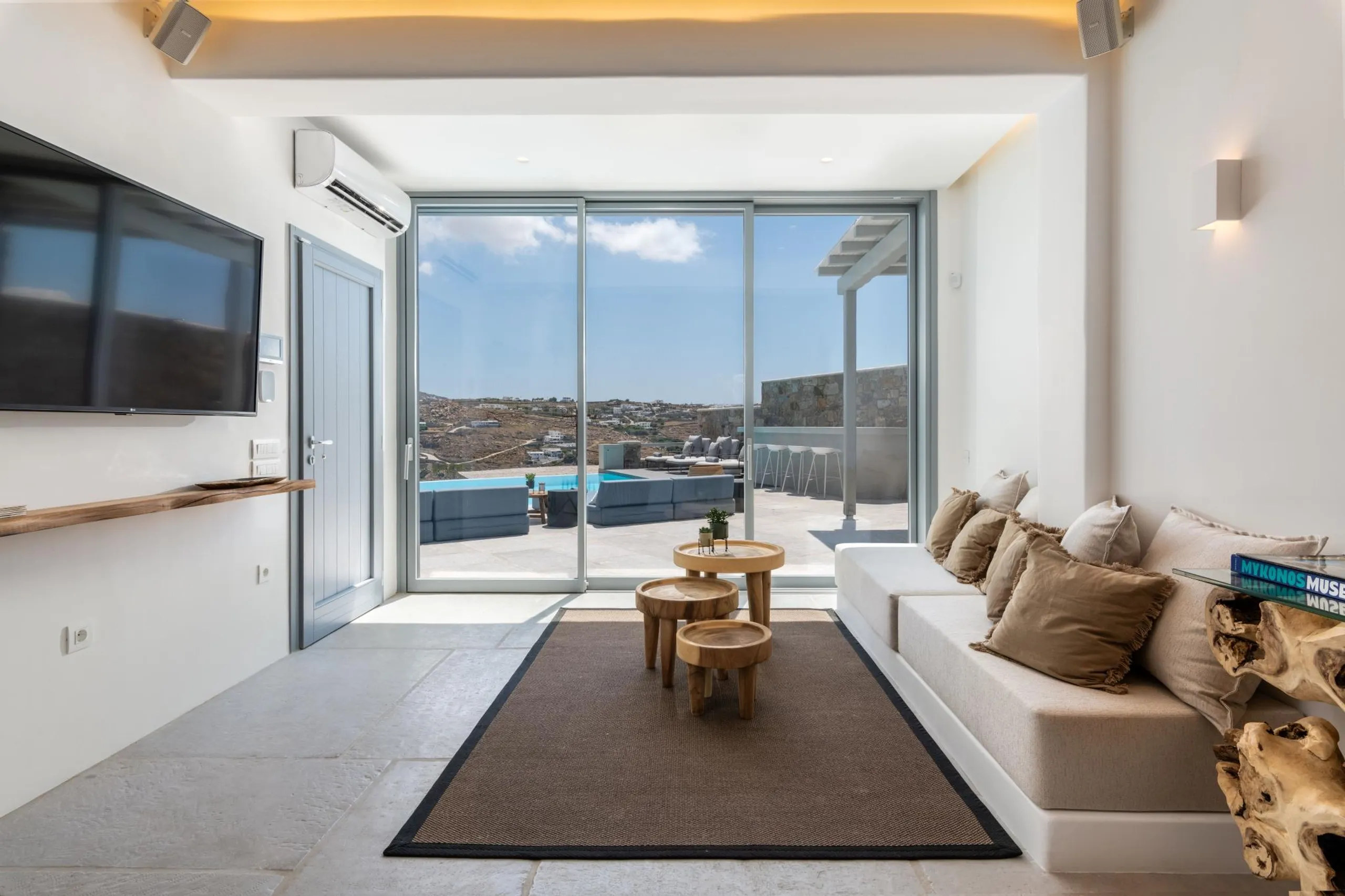 Prestigious Mykonos Estate with Crystalline Pool — photograph 10