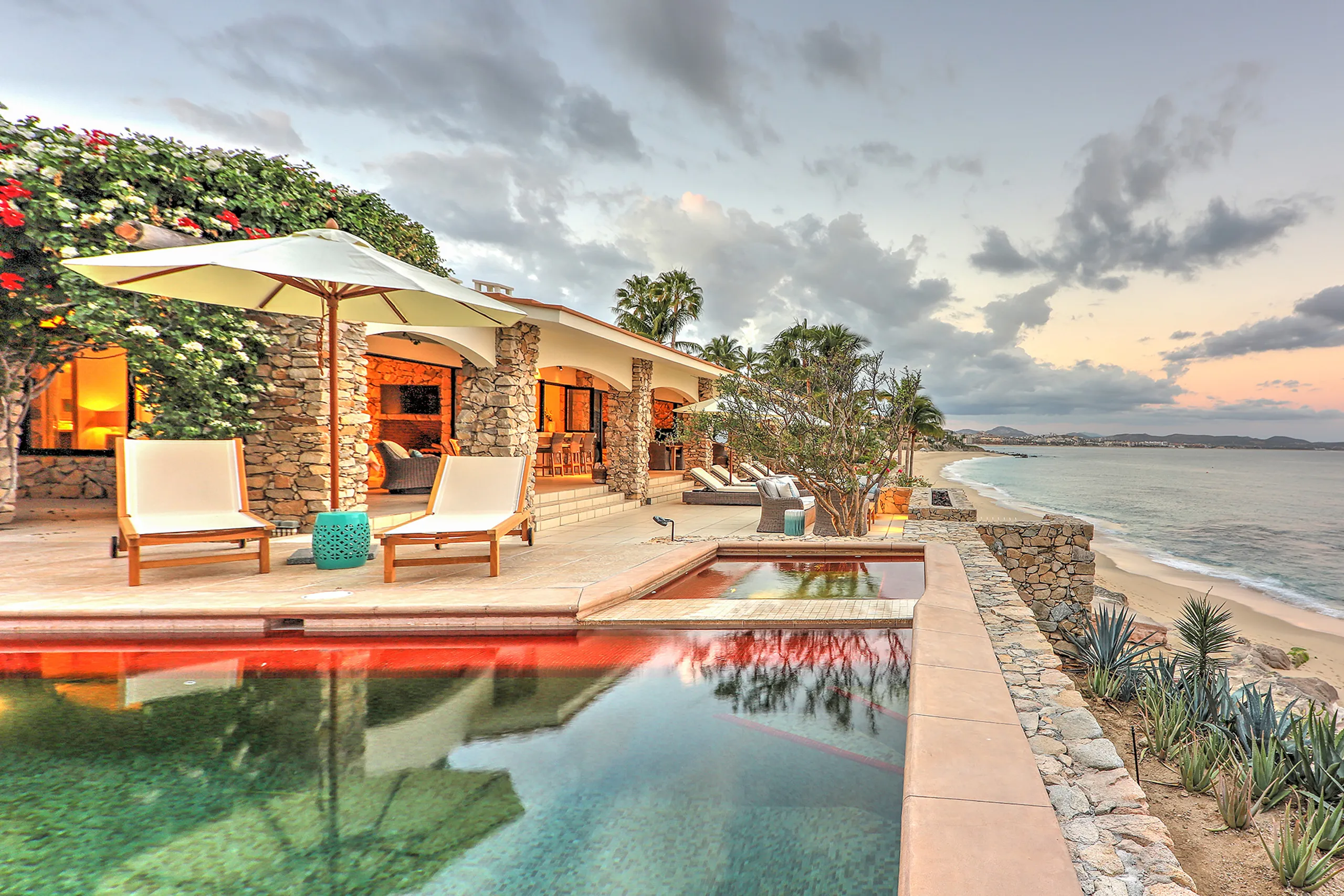 Palmilla North Luxury Oceanfront Estate with Pool and Ocean Views — photograph 2