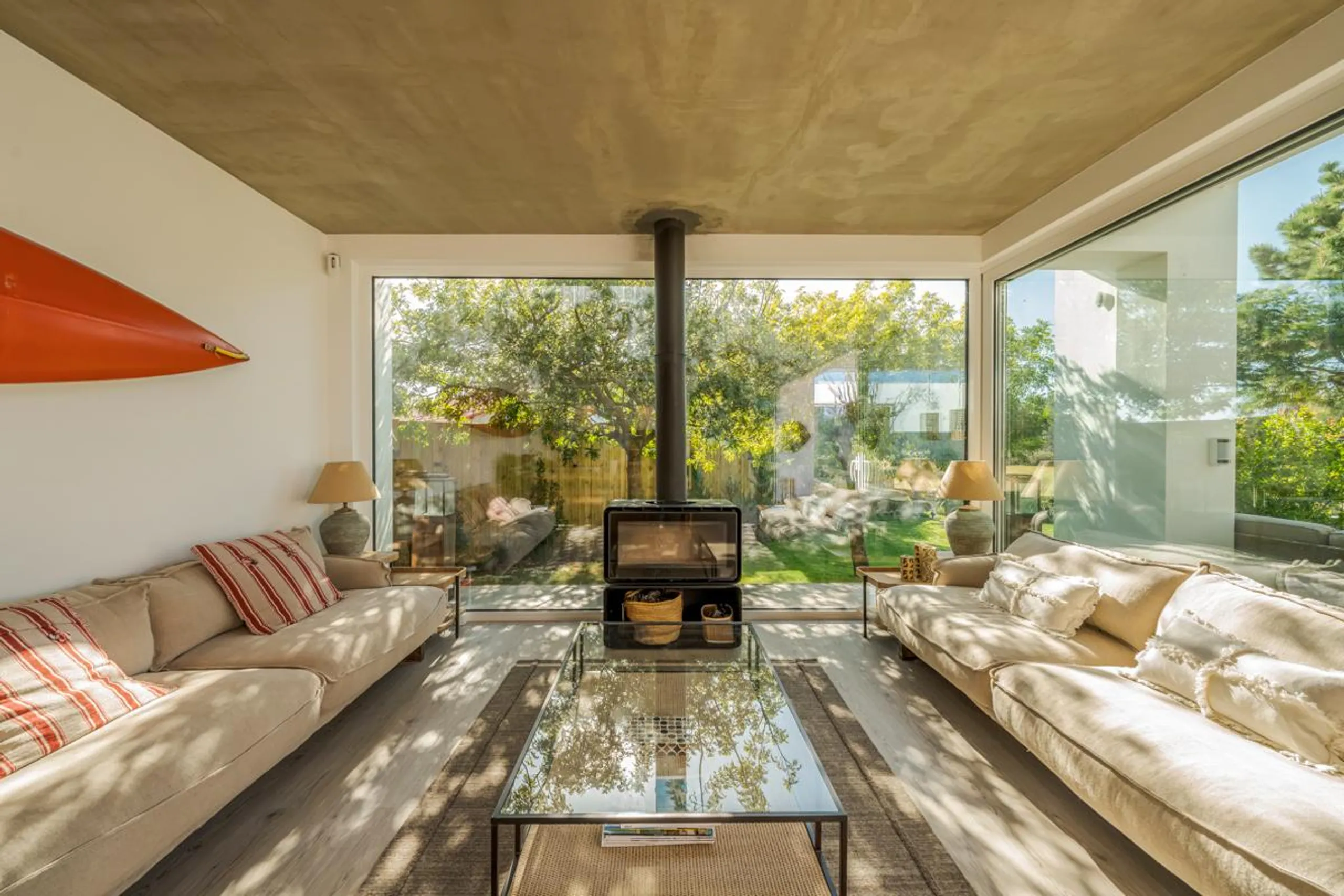 Captivating Modern Villa with Swimming Pool and Awe-Inspiring Views — photograph 6