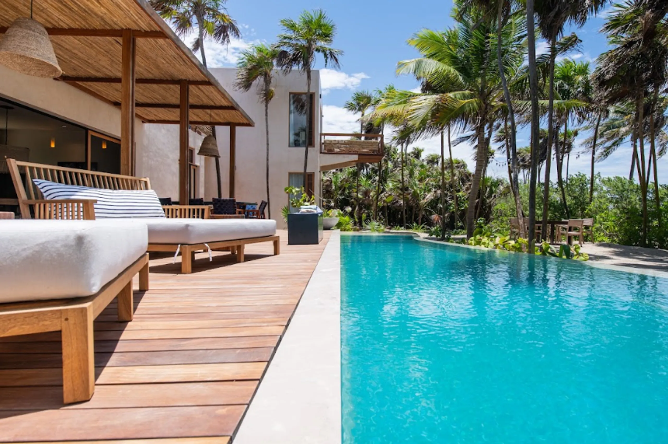 Pristine Beachfront Villa with Infinity Pool and Breathtaking Biosphere Views — photograph 3