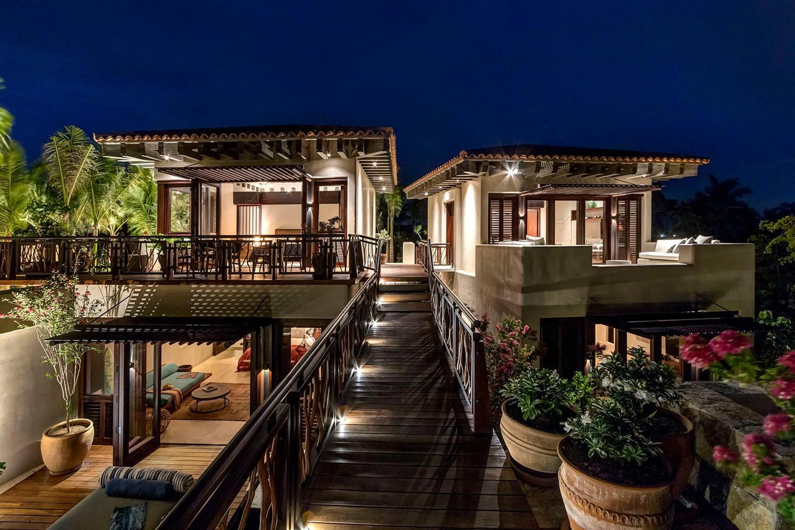La Punta Grand Beachfront Estate with Infinity Pool and Endless Ocean Views — photograph 9