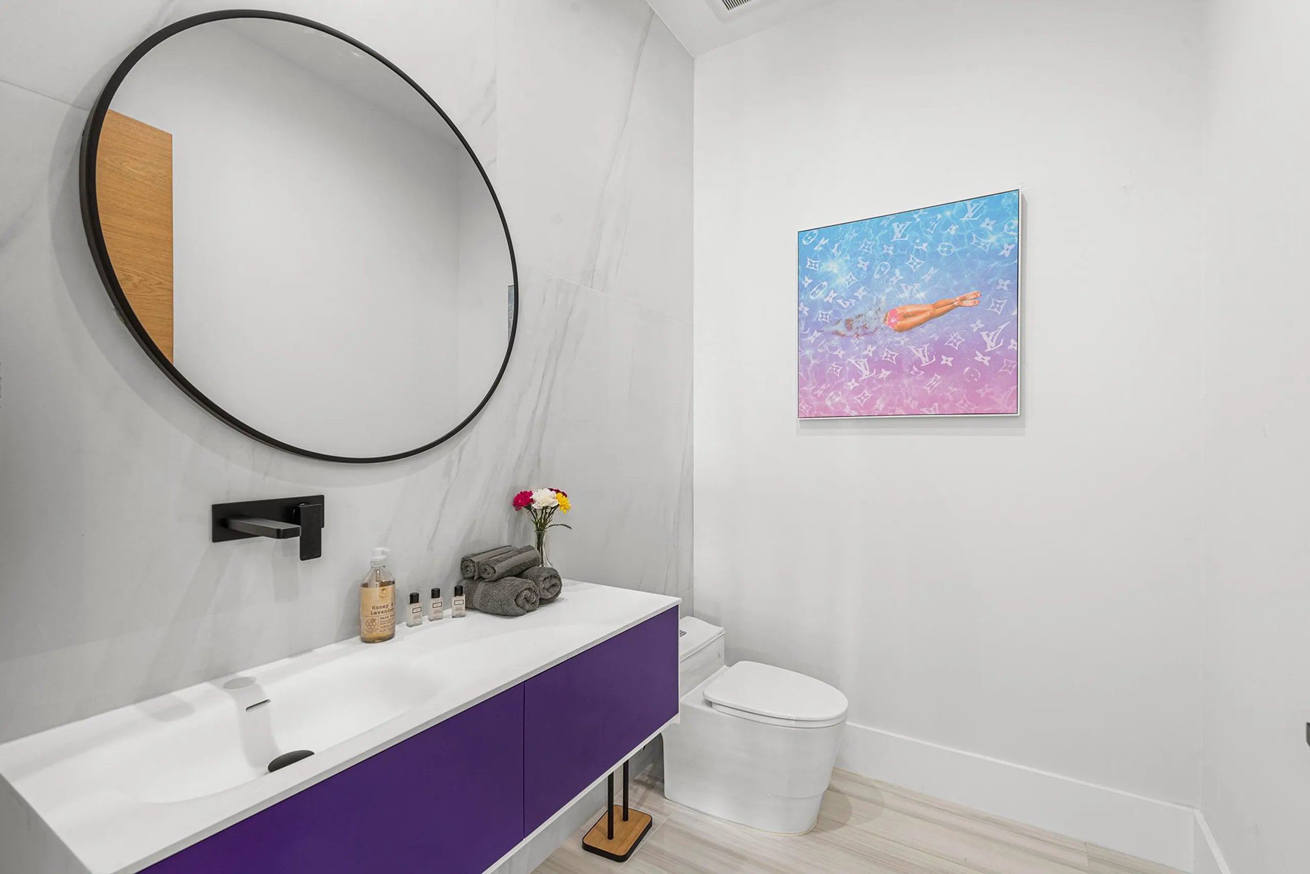 Stylish Modern Miami Resort Estate with Private Pool and Boat Dock — photograph 12