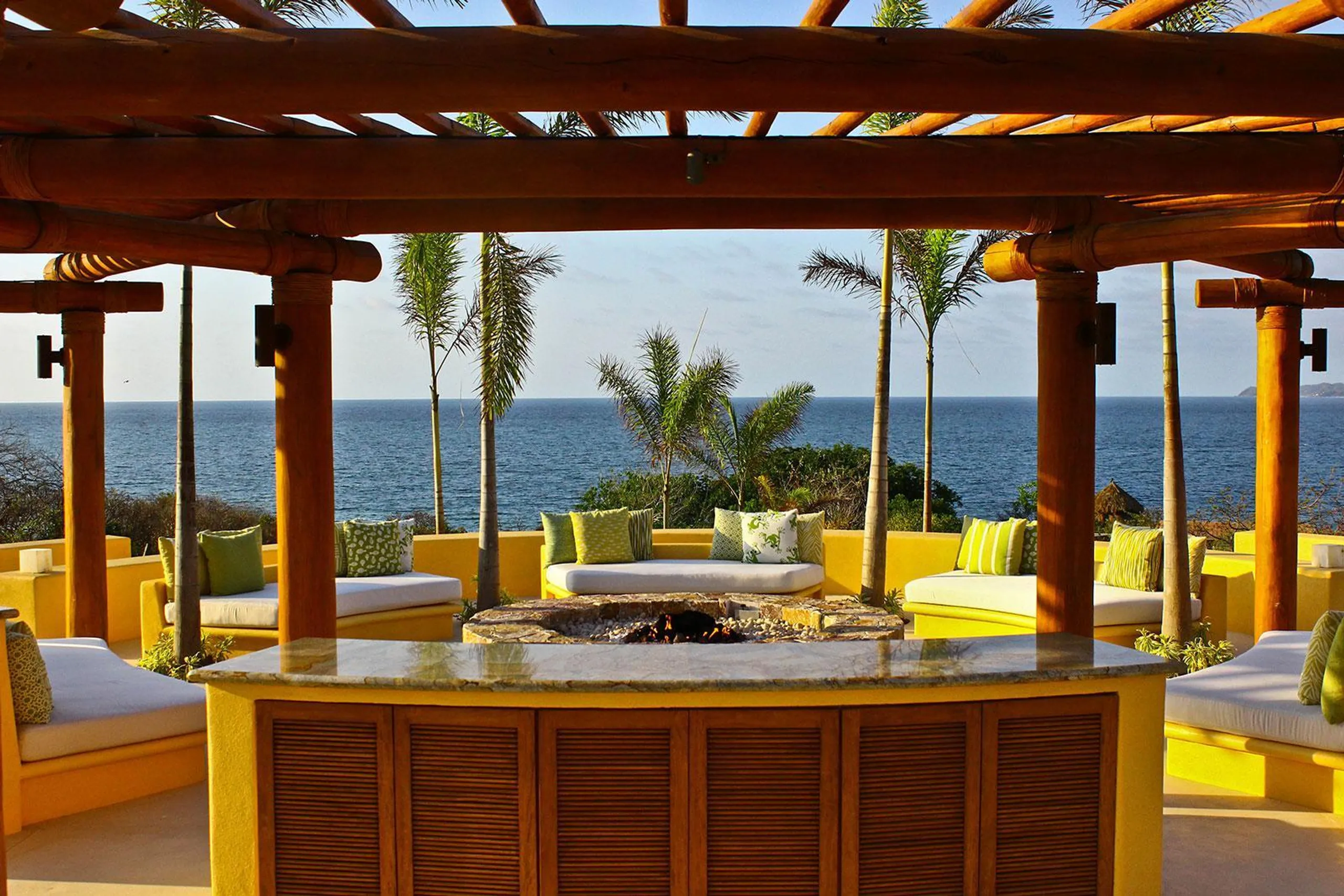 Kupuri Beach Front Grand Estate with Multiple Infinity Pools and Panoramic Ocean Views — photograph 10