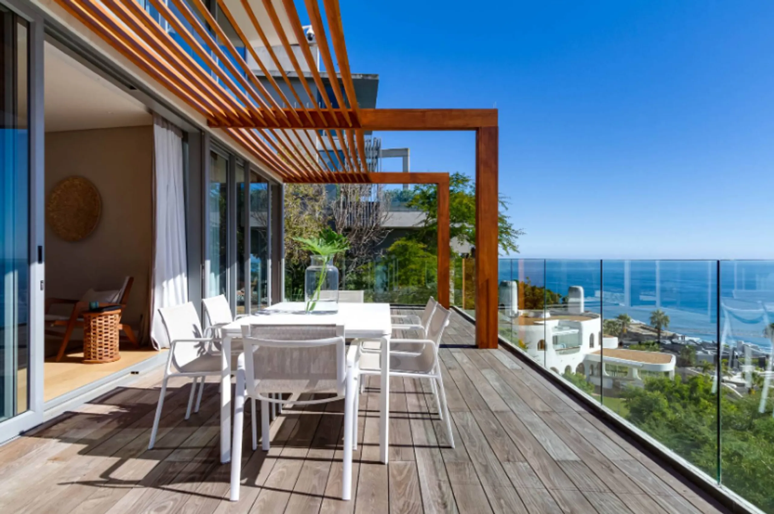 Captivating Modern Retreat with Panoramic Ocean Views, Cape Town