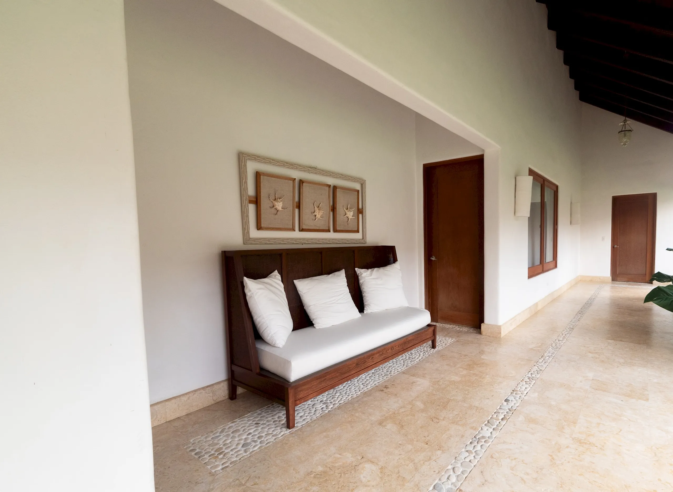 Exquisite Tropical Villa with Invigorating Pool — photograph 10