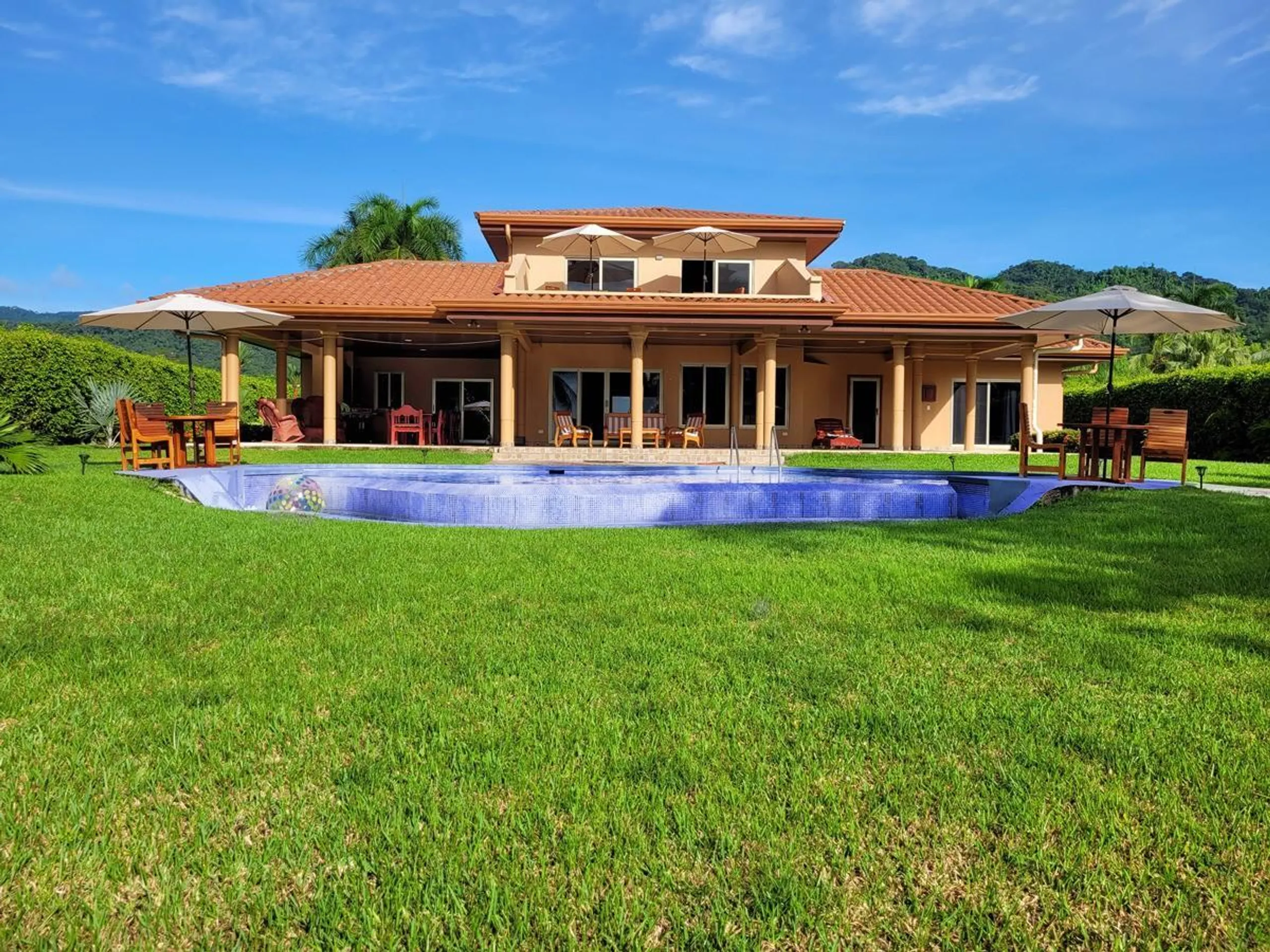 Los Delfines Beachfront Villa with Private Pool and Beach Access — photograph 12