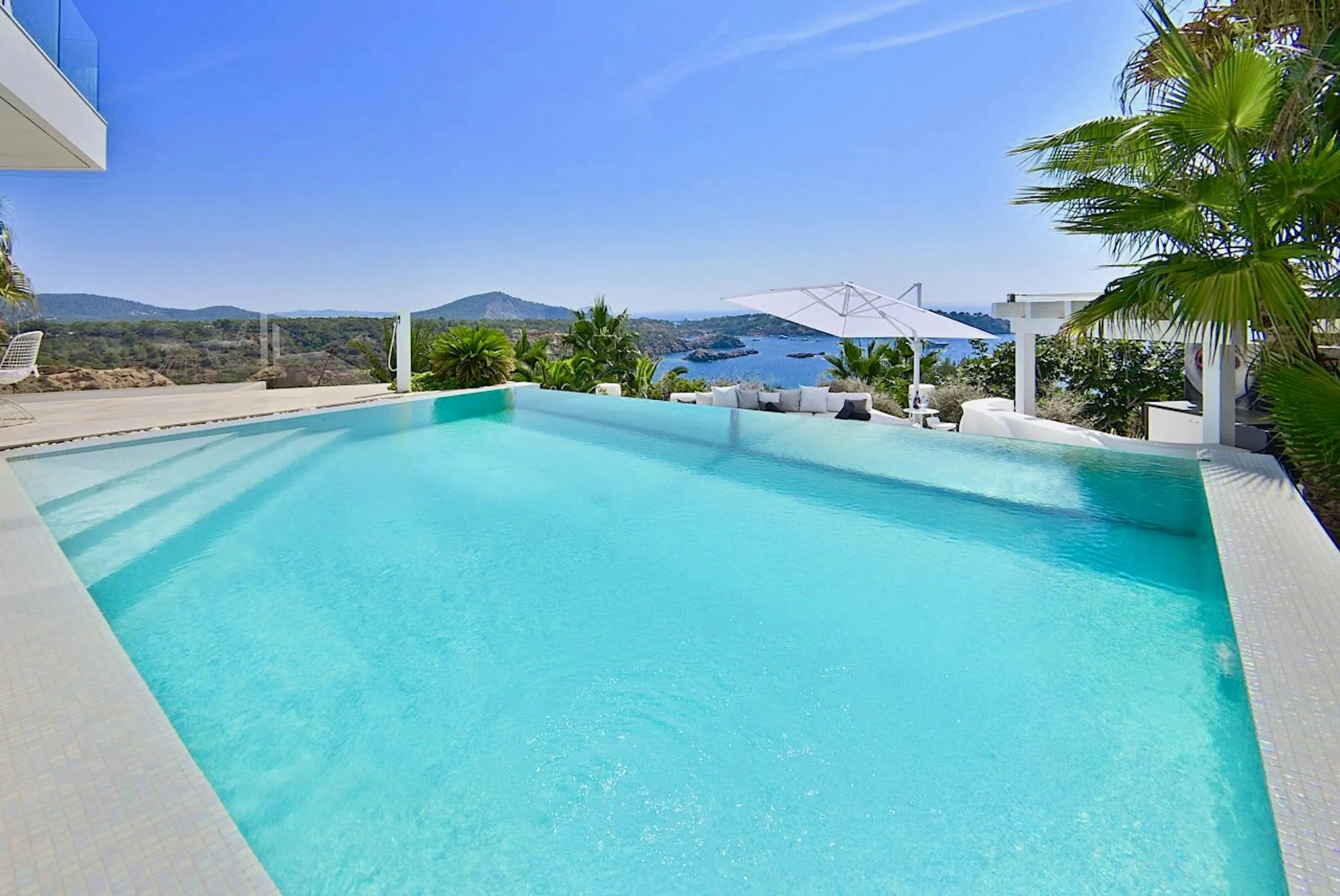 Spectacular Seaview Villa in Ibiza with Infinity Pool and Luxurious Patio Lounge, Ibiza