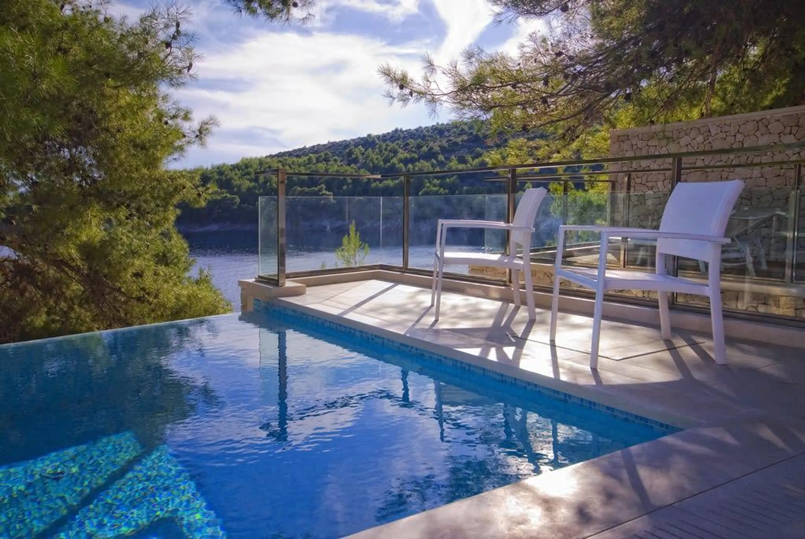 Relaxing Seafront Hideaway with Pool, Jacuzzi and Spacious Terraces — photograph 5