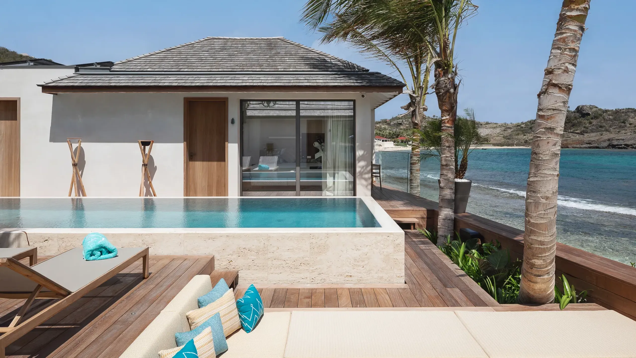 Beachside Paradise Luxe Villa in Lorient with Private Heated Pool — photograph 11