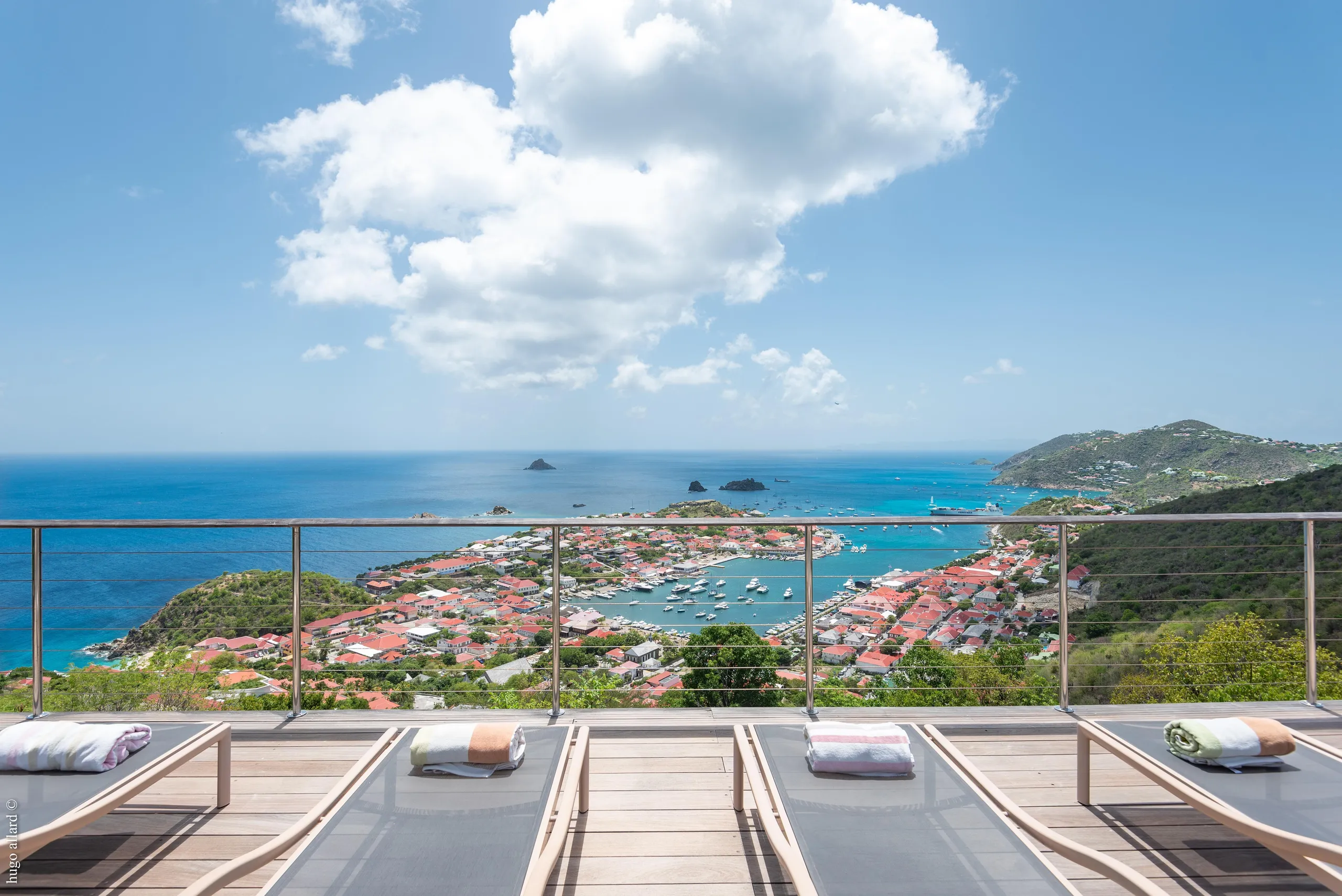 Refined  Oceanview Villa with Private Pool and Walks to Beach — photograph 9