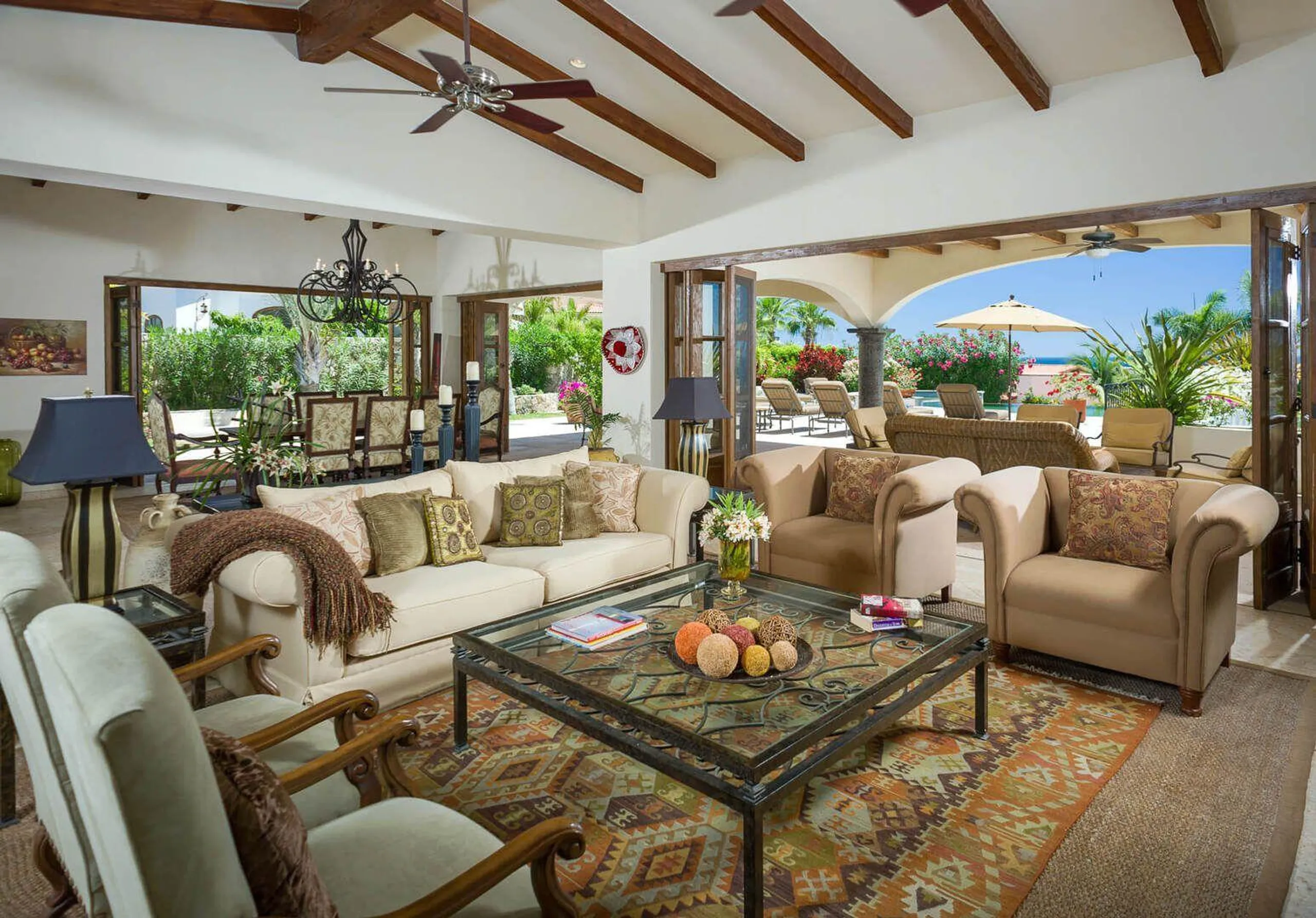 Refined and Upscale Caleta Estate with Infinity Pool and Ocean Views — photograph 6